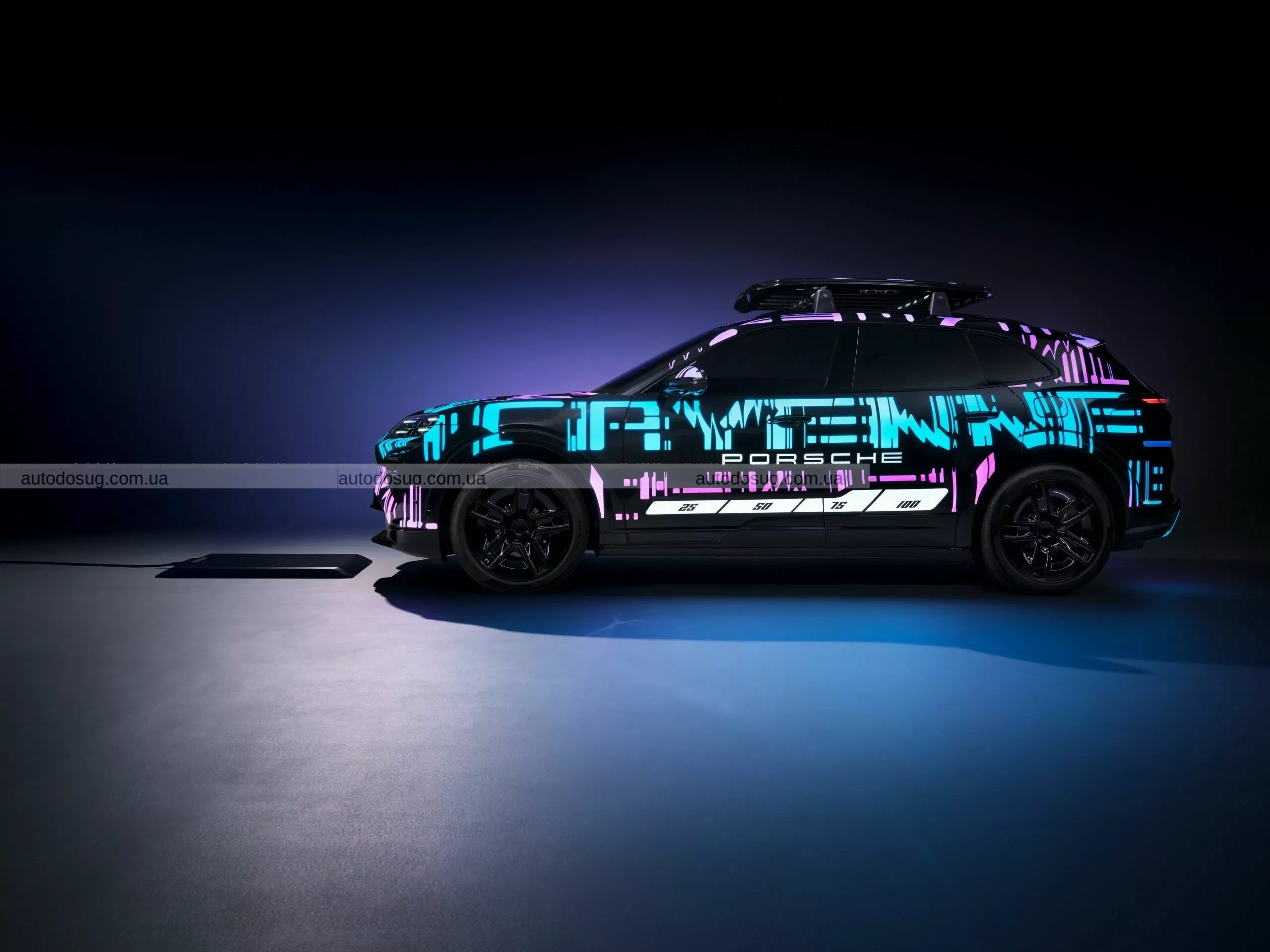 Забудьте про дроти: електричний Porsche Cayenne може заряджатися без проводів