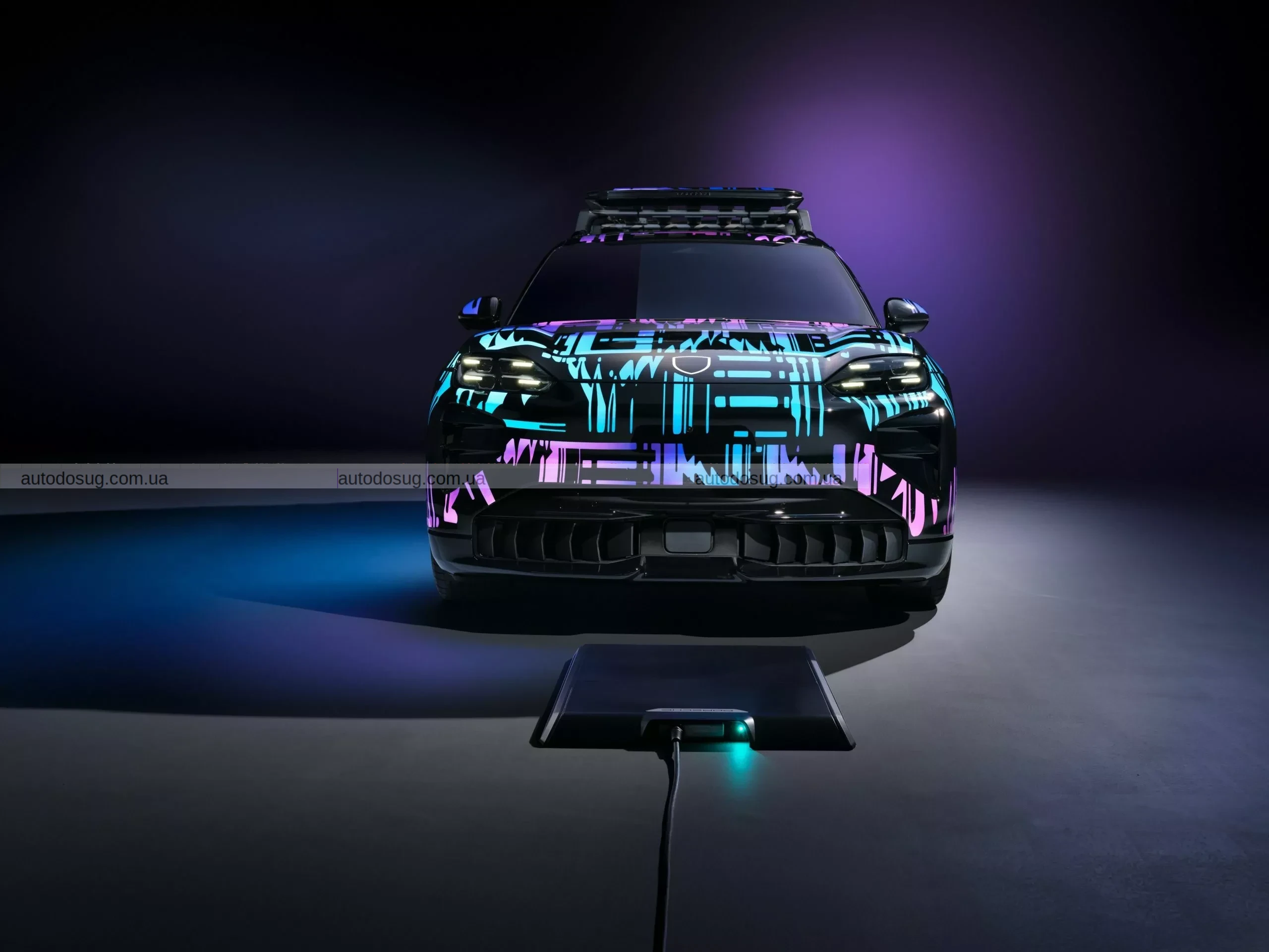 Забудьте про дроти: електричний Porsche Cayenne може заряджатися без проводів