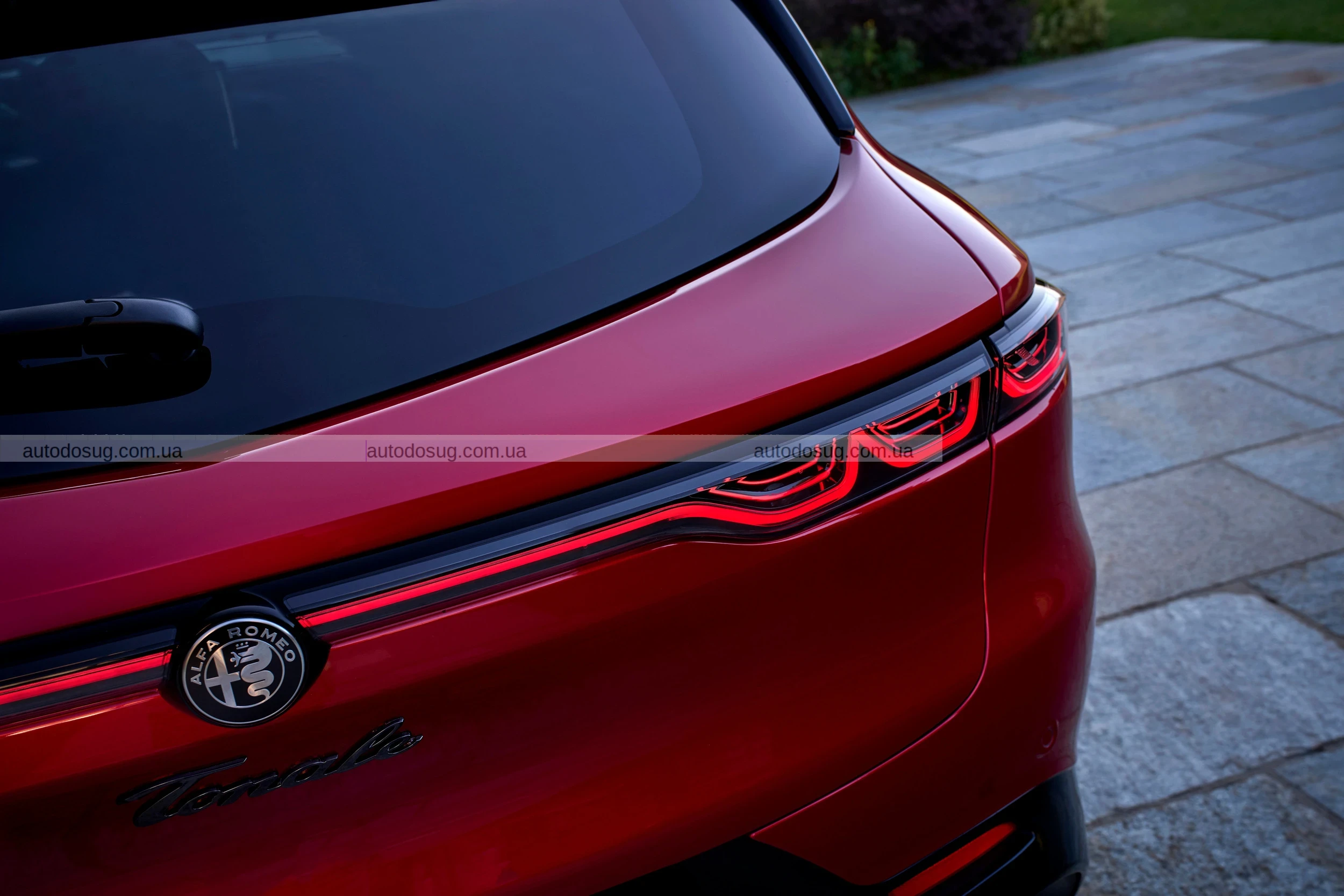 Alfa Romeo Tonale 2026 демонструє італійську пристрасть у новому обличчі