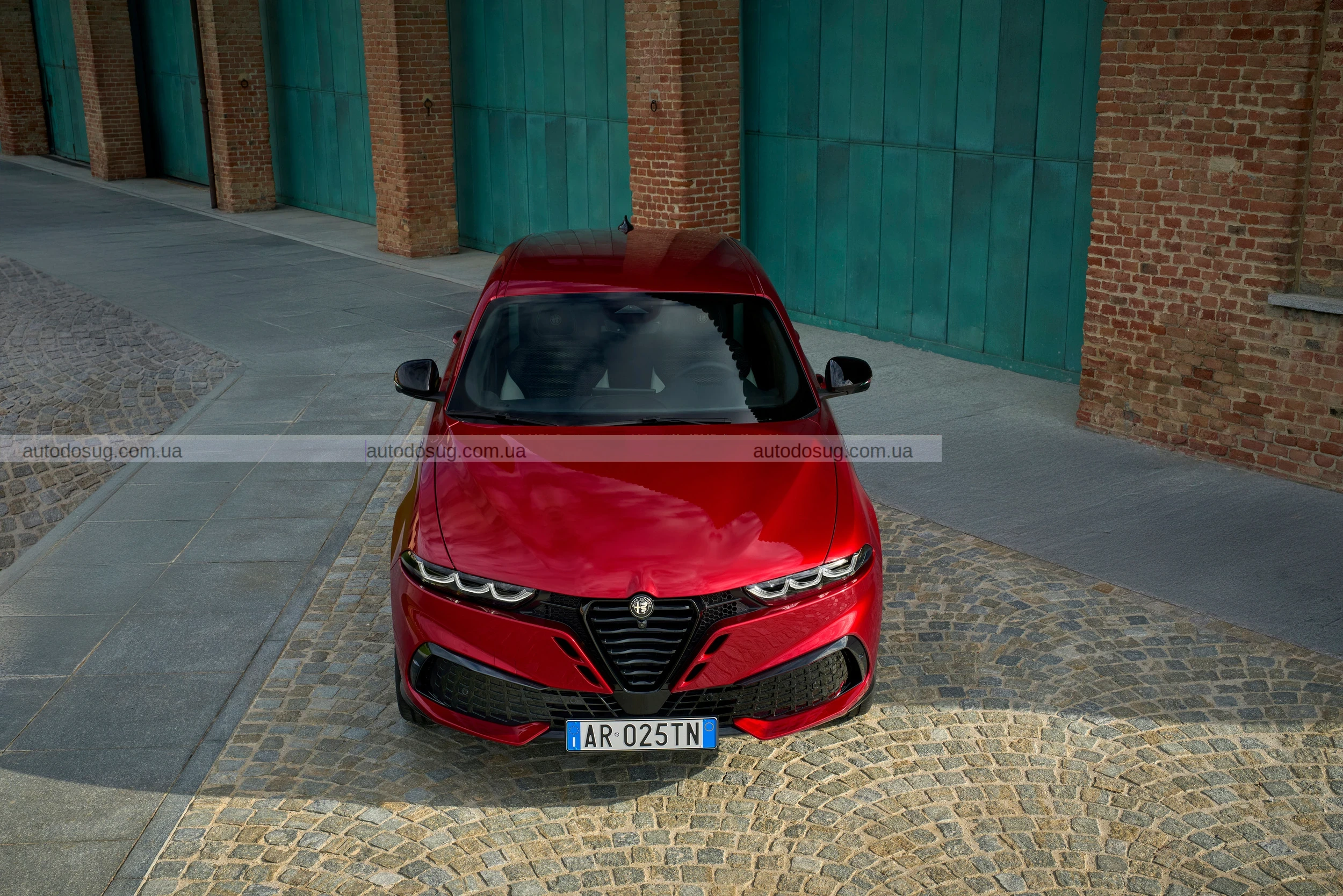 Alfa Romeo Tonale 2026 демонструє італійську пристрасть у новому обличчі