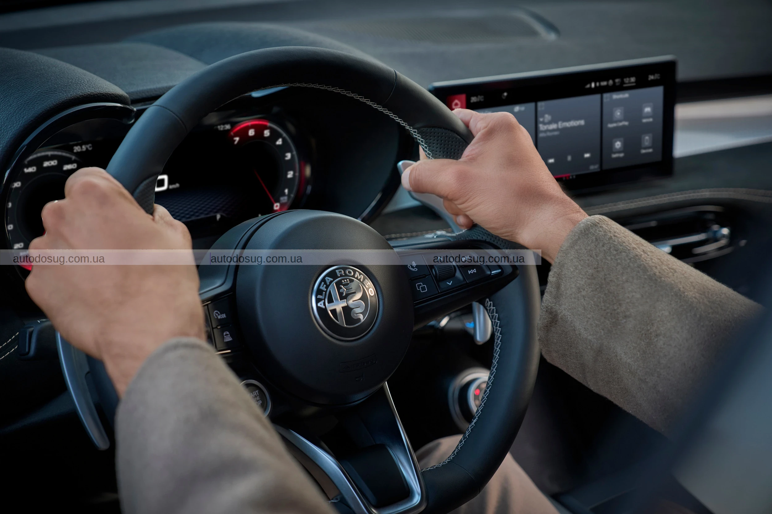 Alfa Romeo Tonale 2026 демонструє італійську пристрасть у новому обличчі