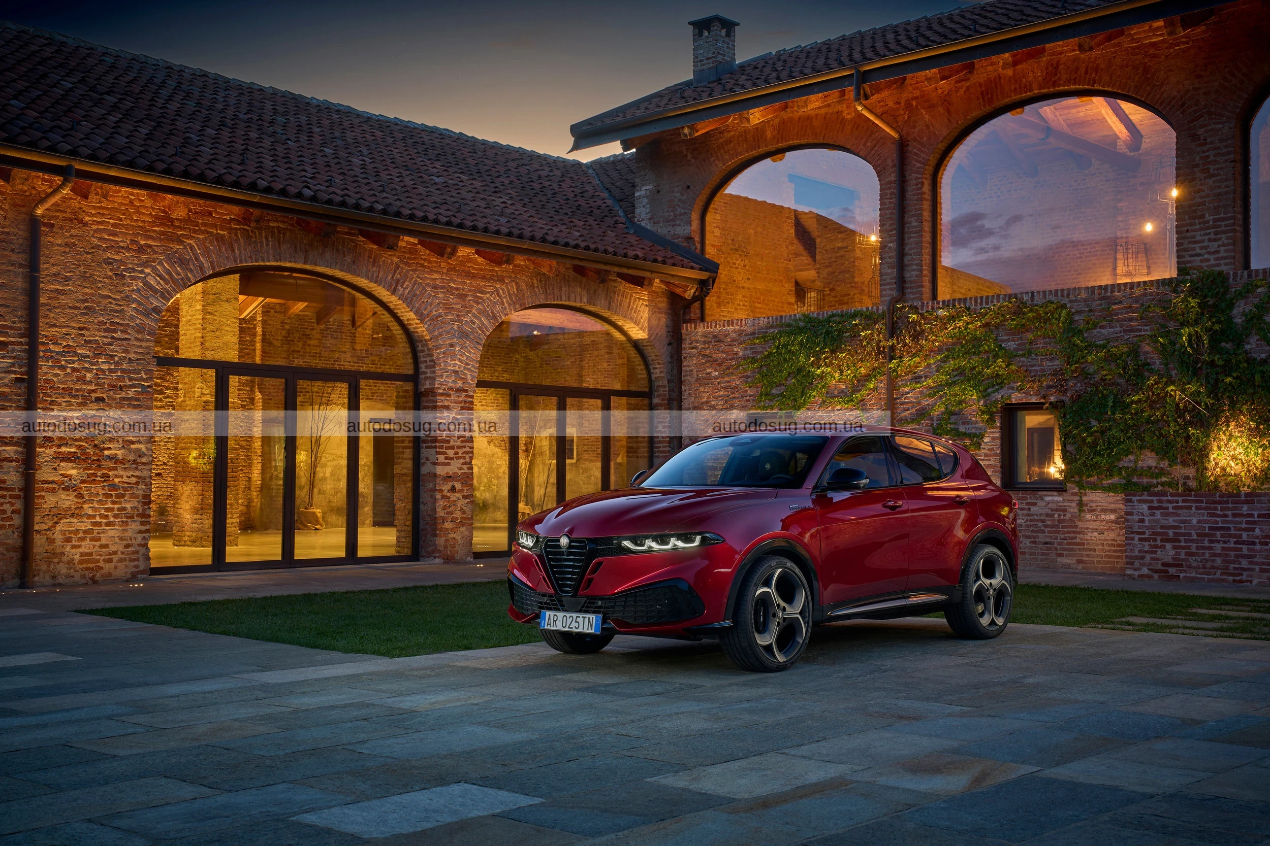 Alfa Romeo Tonale 2026 демонструє італійську пристрасть у новому обличчі