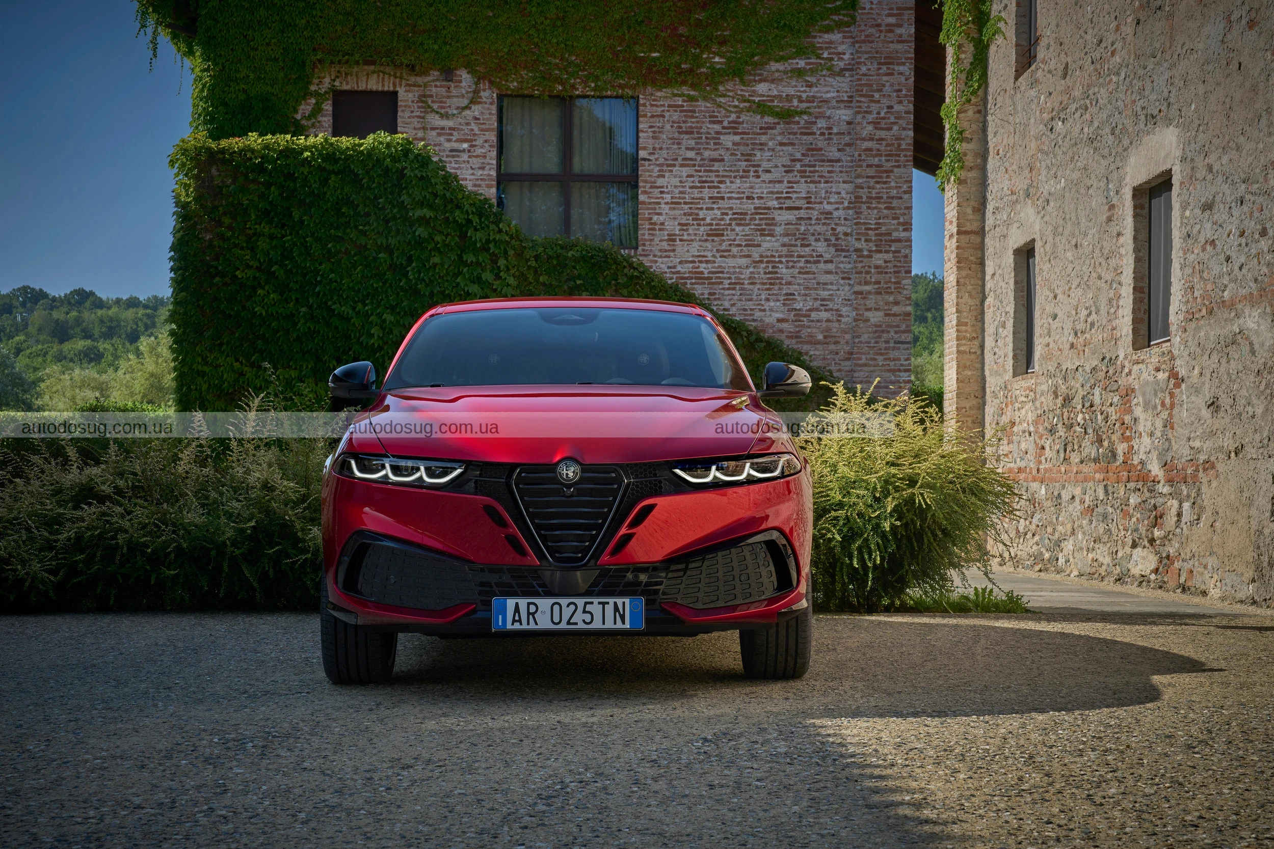 Alfa Romeo Tonale 2026 демонструє італійську пристрасть у новому обличчі