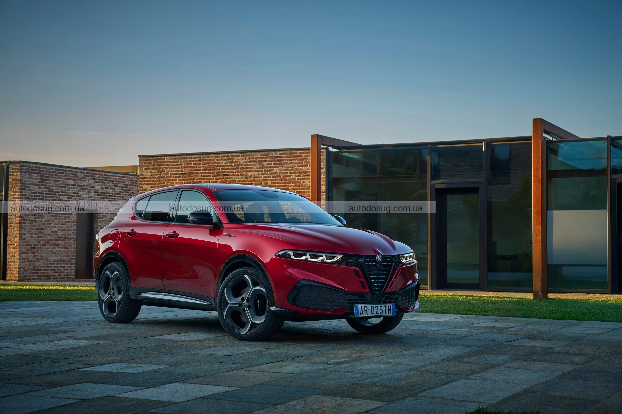 Alfa Romeo Tonale 2026 демонструє італійську пристрасть у новому обличчі