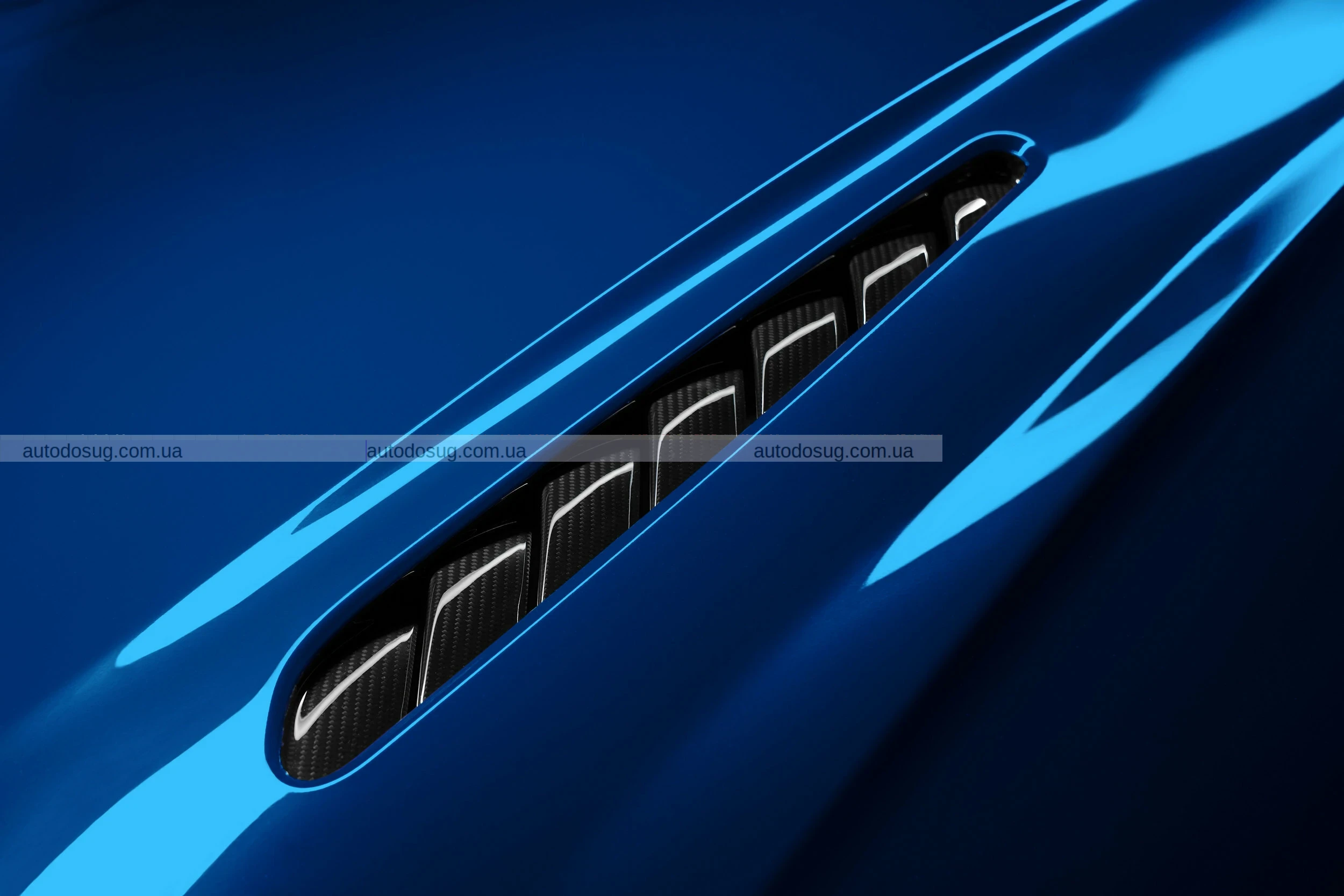 Aston Martin загострює DB12 новим варіантом S потужністю 690 к.с.