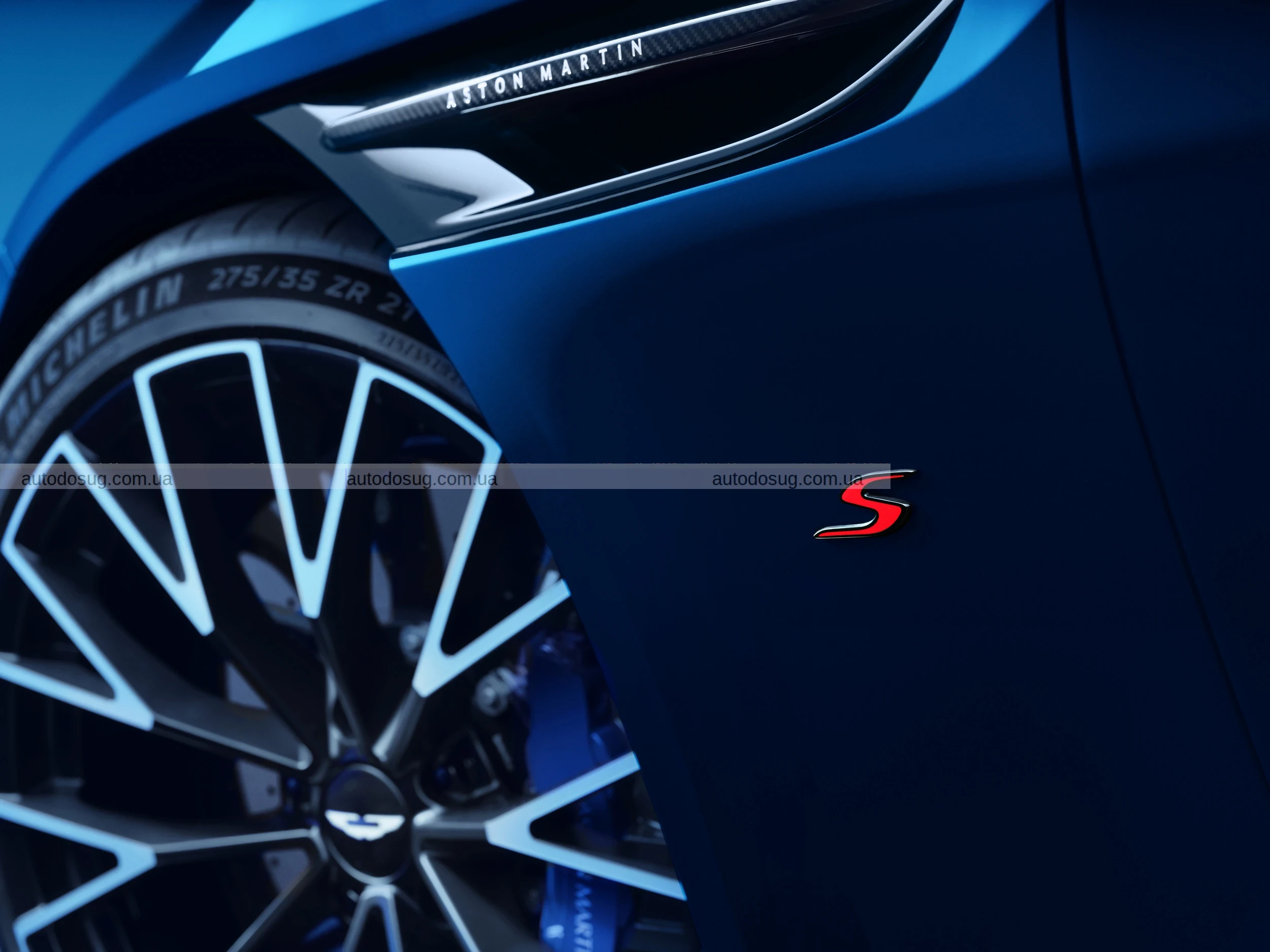 Aston Martin загострює DB12 новим варіантом S потужністю 690 к.с.