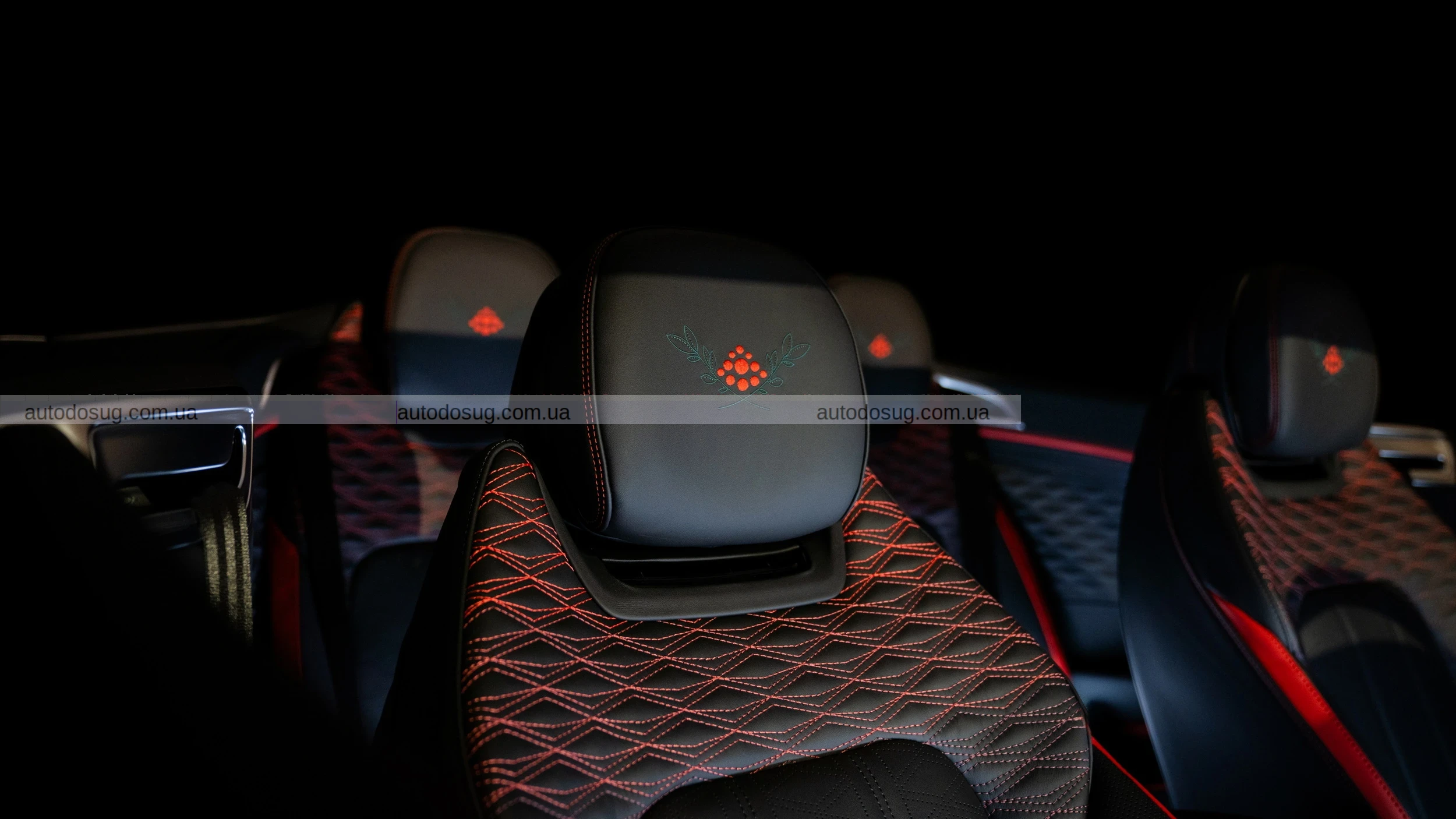 Bentley вшановує рідне місто Porsche новою лімітованою серією Black Forest Regional Collection