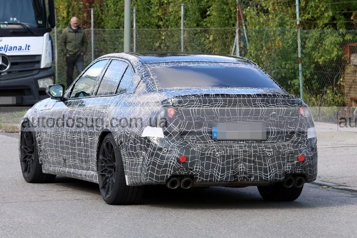 Чотири вихлопні труби доводять, що BMW M3 нового класу все ще дихає вогнем