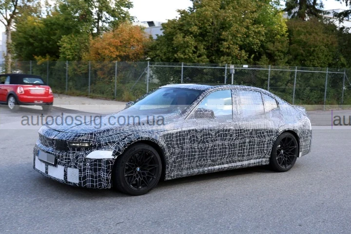 Чотири вихлопні труби доводять, що BMW M3 нового класу все ще дихає вогнем