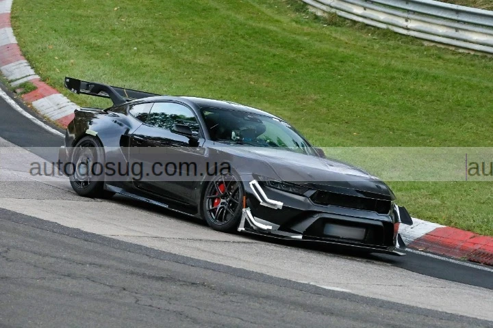 Дикіший Mustang GTD помститься Corvette