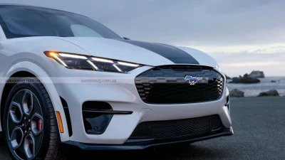 Електричний поні-кар Ford отримав класичний бензиновий Mustang