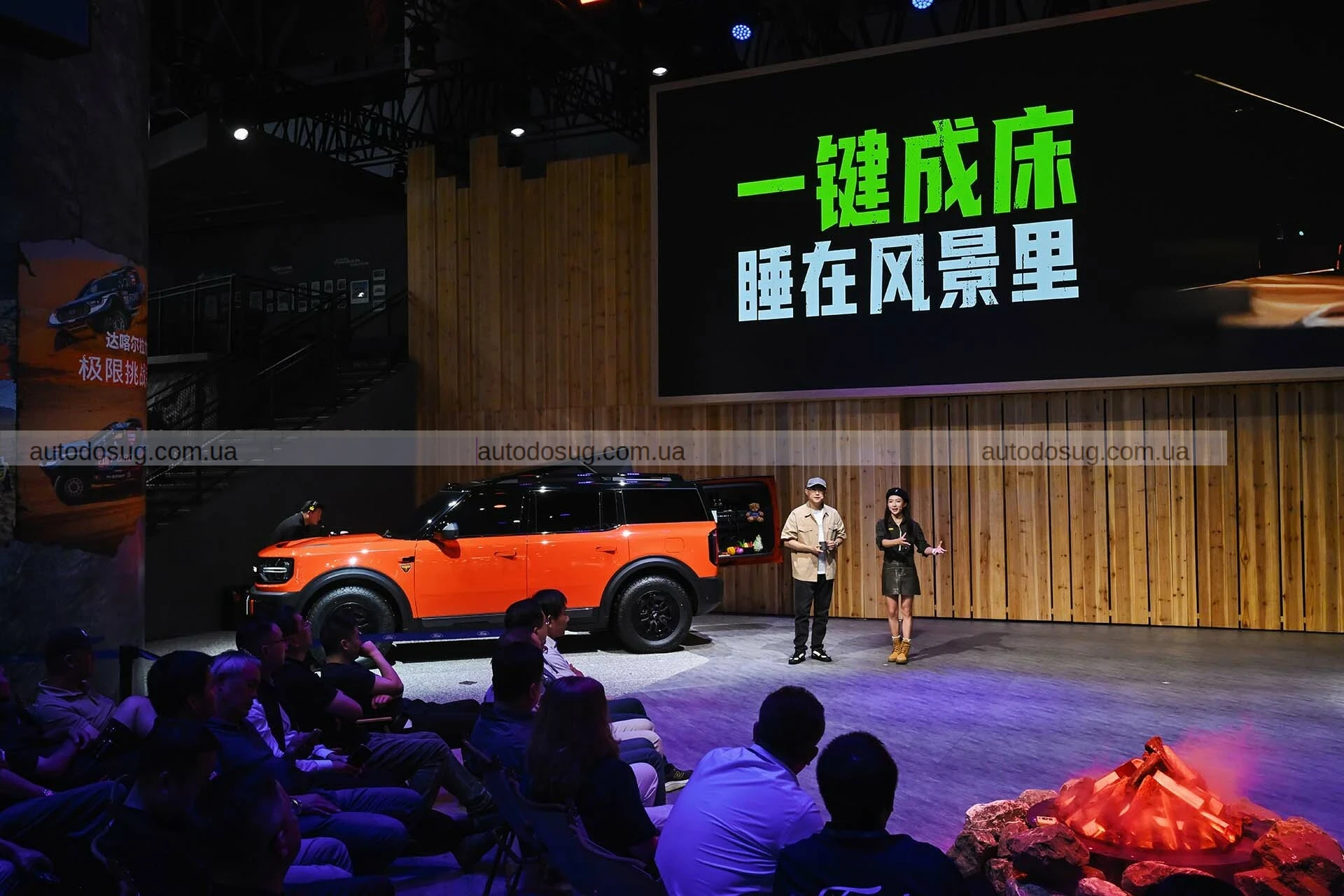 Електрифікований Bronco від Ford прибуває з сюрпризом у вигляді підйомного даху