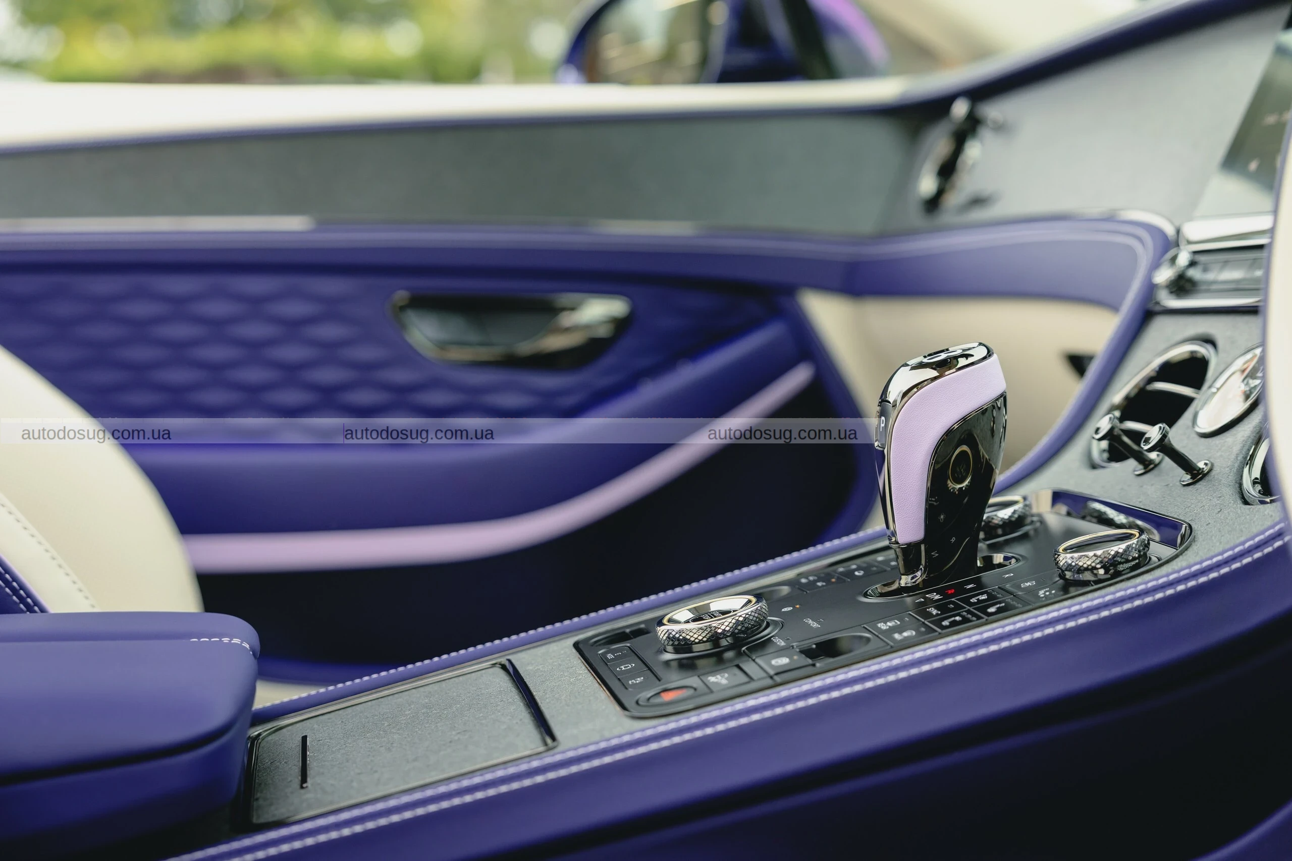 Фіолетовий шедевр Bentley Continental GTC Speed з кам’яною обробкою та 771 к.с. для справжніх цінителів розкоші