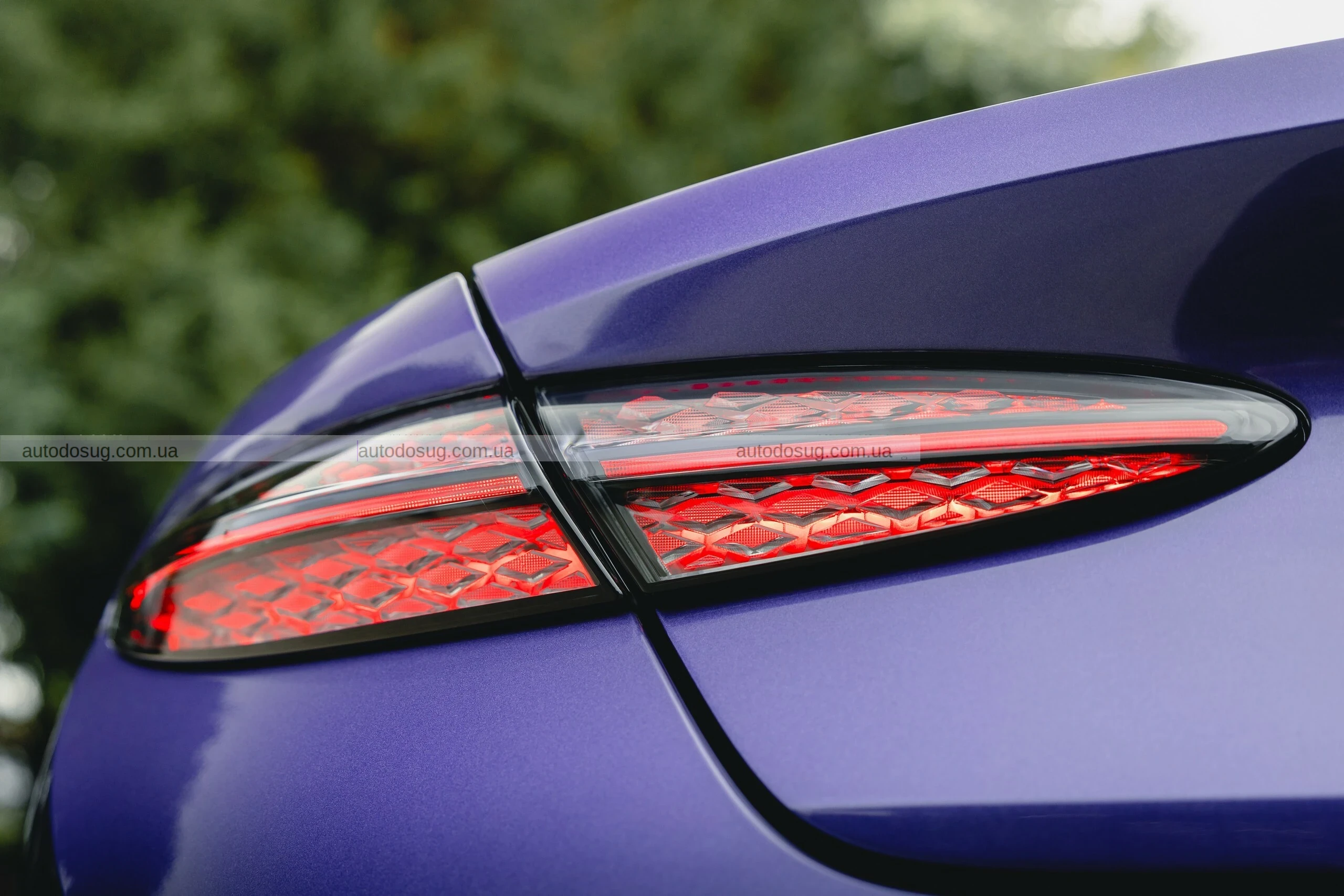 Фіолетовий шедевр Bentley Continental GTC Speed з кам’яною обробкою та 771 к.с. для справжніх цінителів розкоші