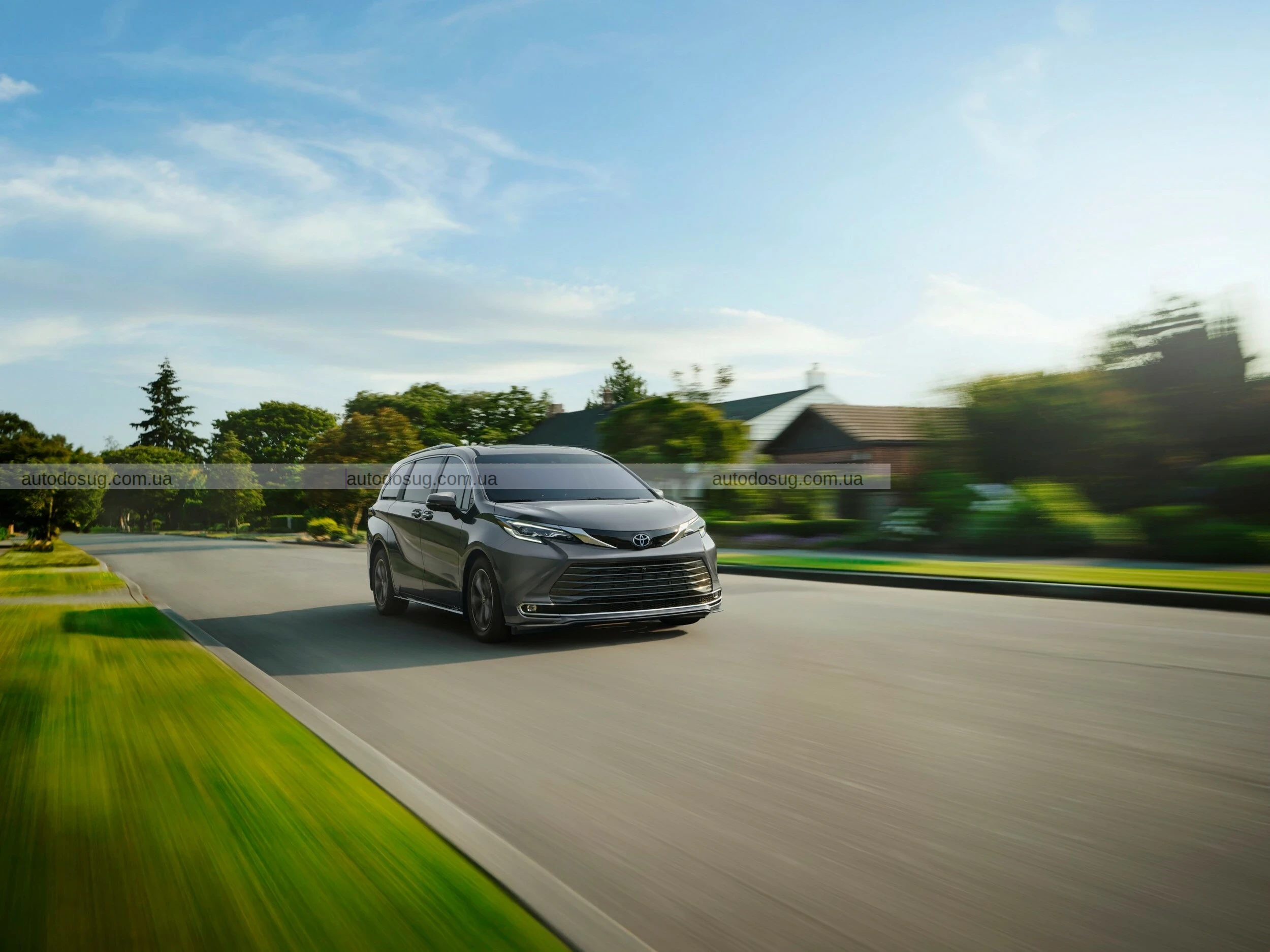 Гібридний мінівен Toyota стане вишуканішим та дорожчим у 2026 році