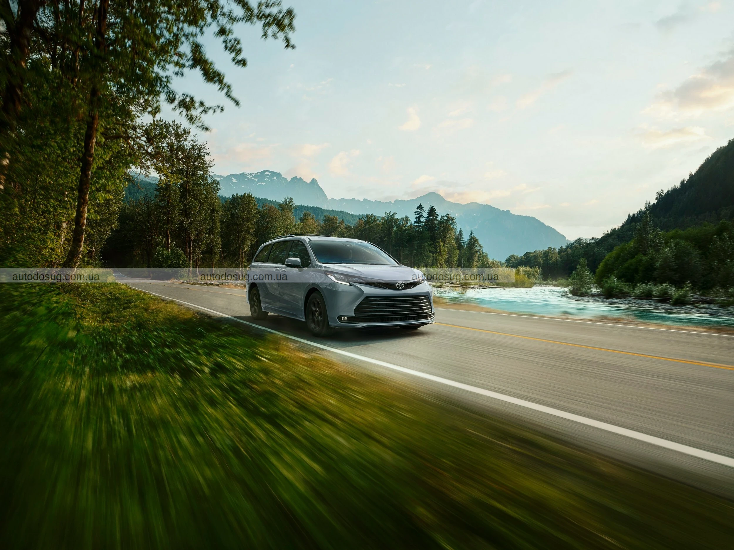 Гібридний мінівен Toyota стане вишуканішим та дорожчим у 2026 році