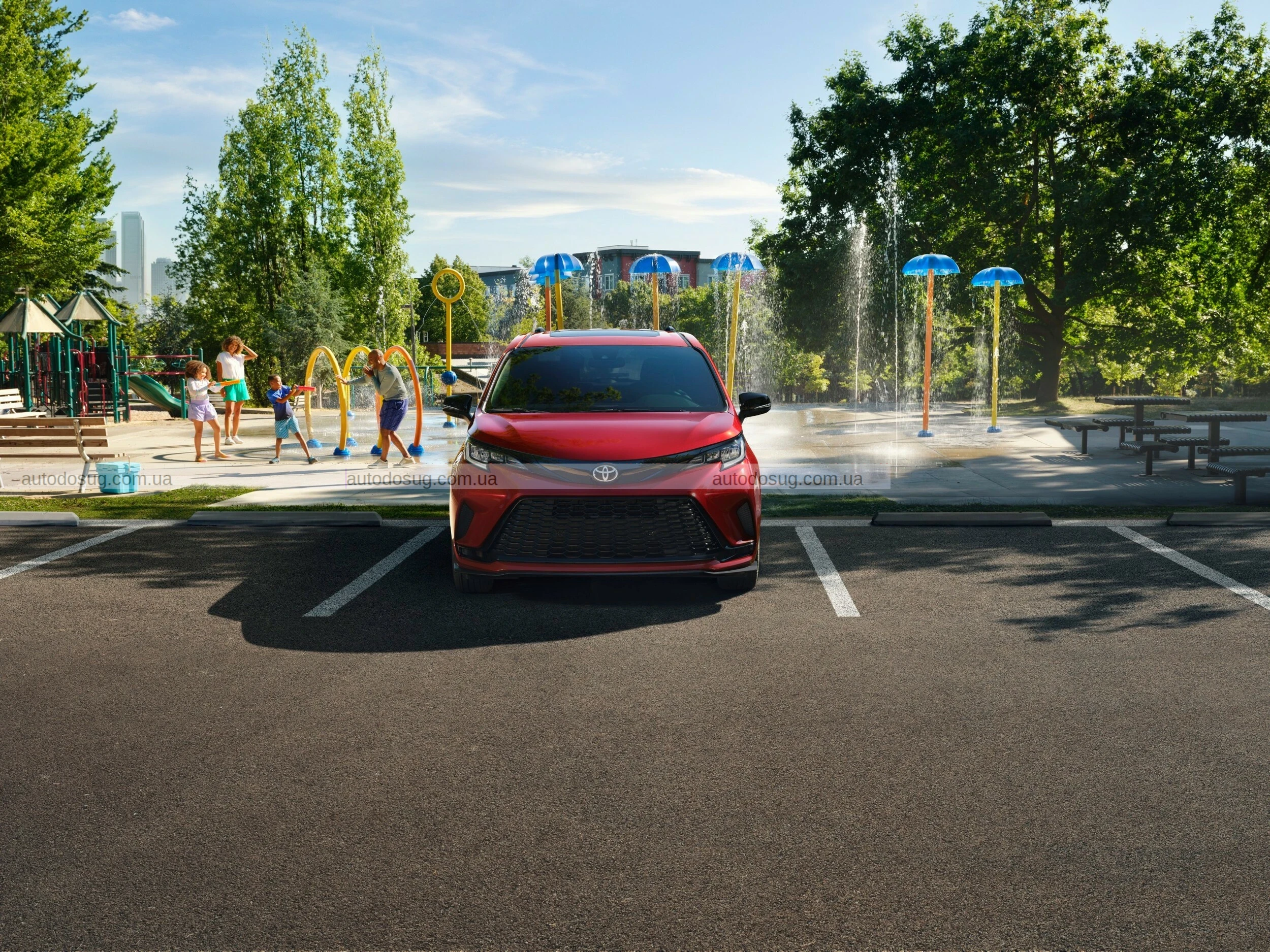 Гібридний мінівен Toyota стане вишуканішим та дорожчим у 2026 році