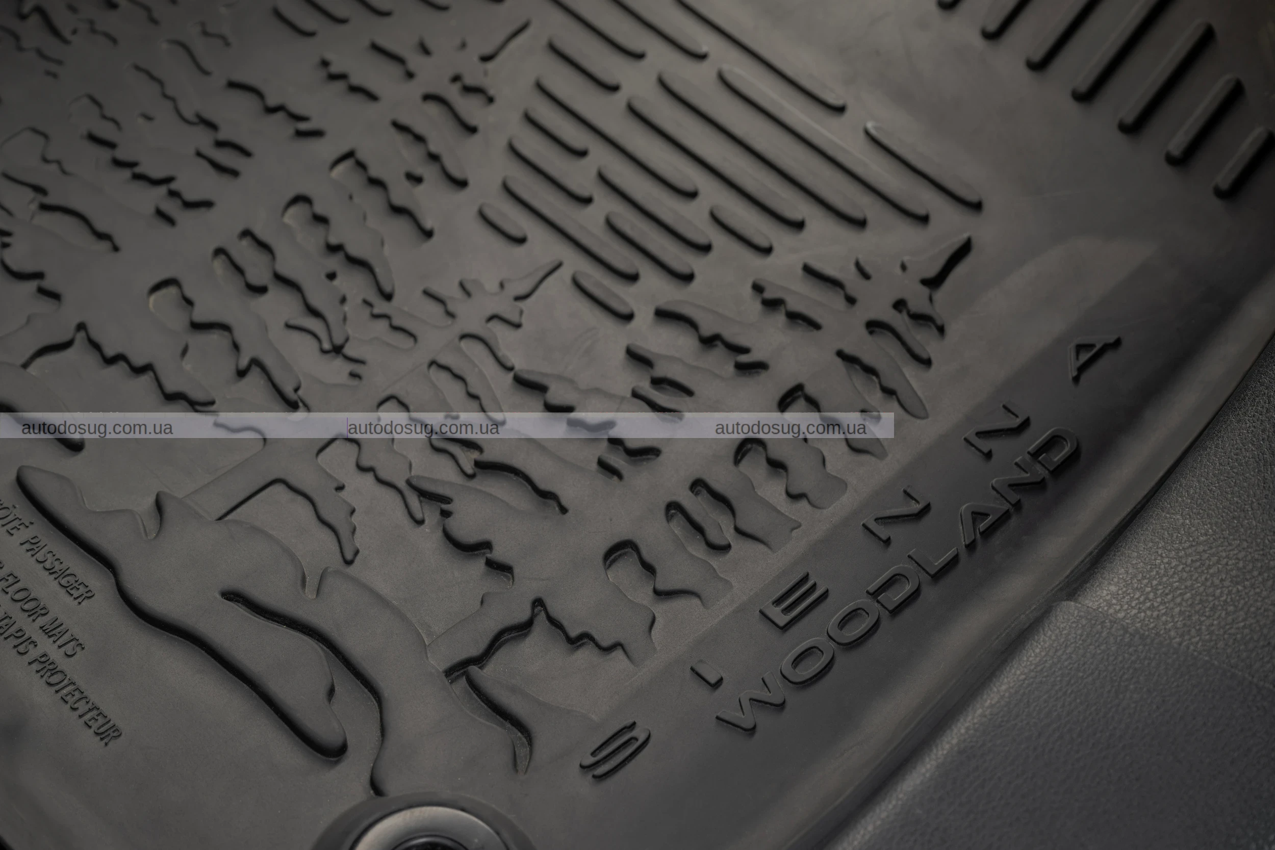 Гібридний мінівен Toyota стане вишуканішим та дорожчим у 2026 році