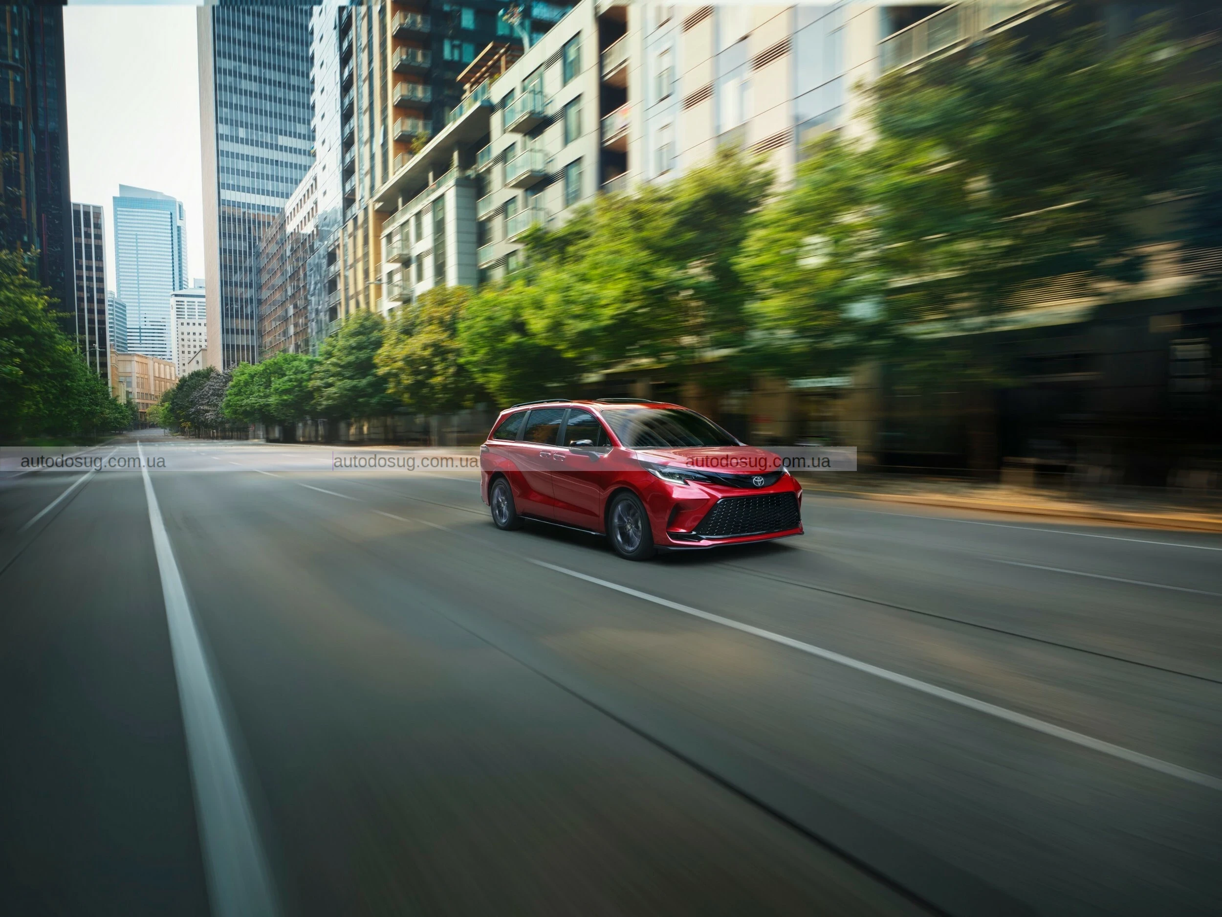 Гібридний мінівен Toyota стане вишуканішим та дорожчим у 2026 році