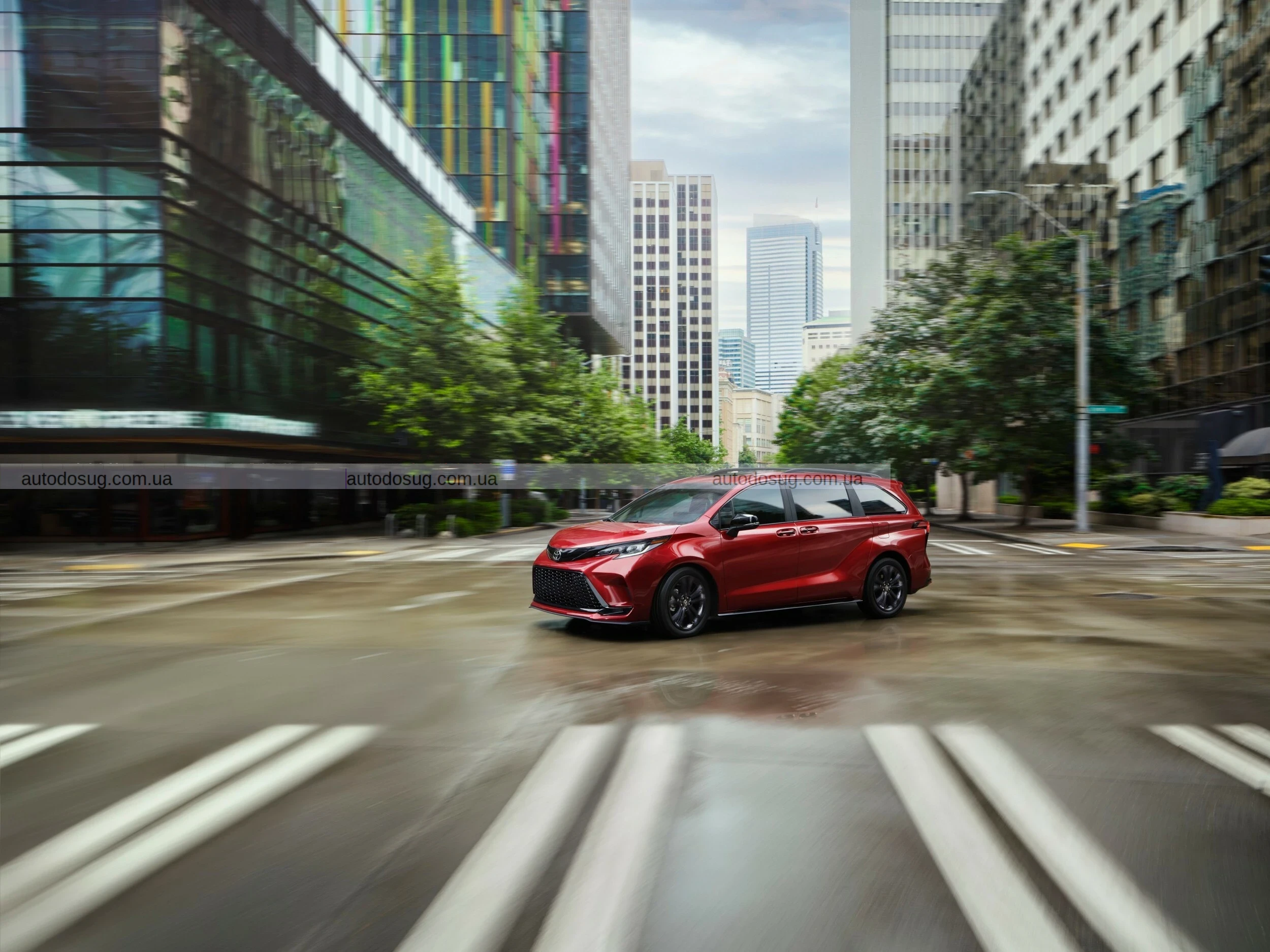 Гібридний мінівен Toyota стане вишуканішим та дорожчим у 2026 році