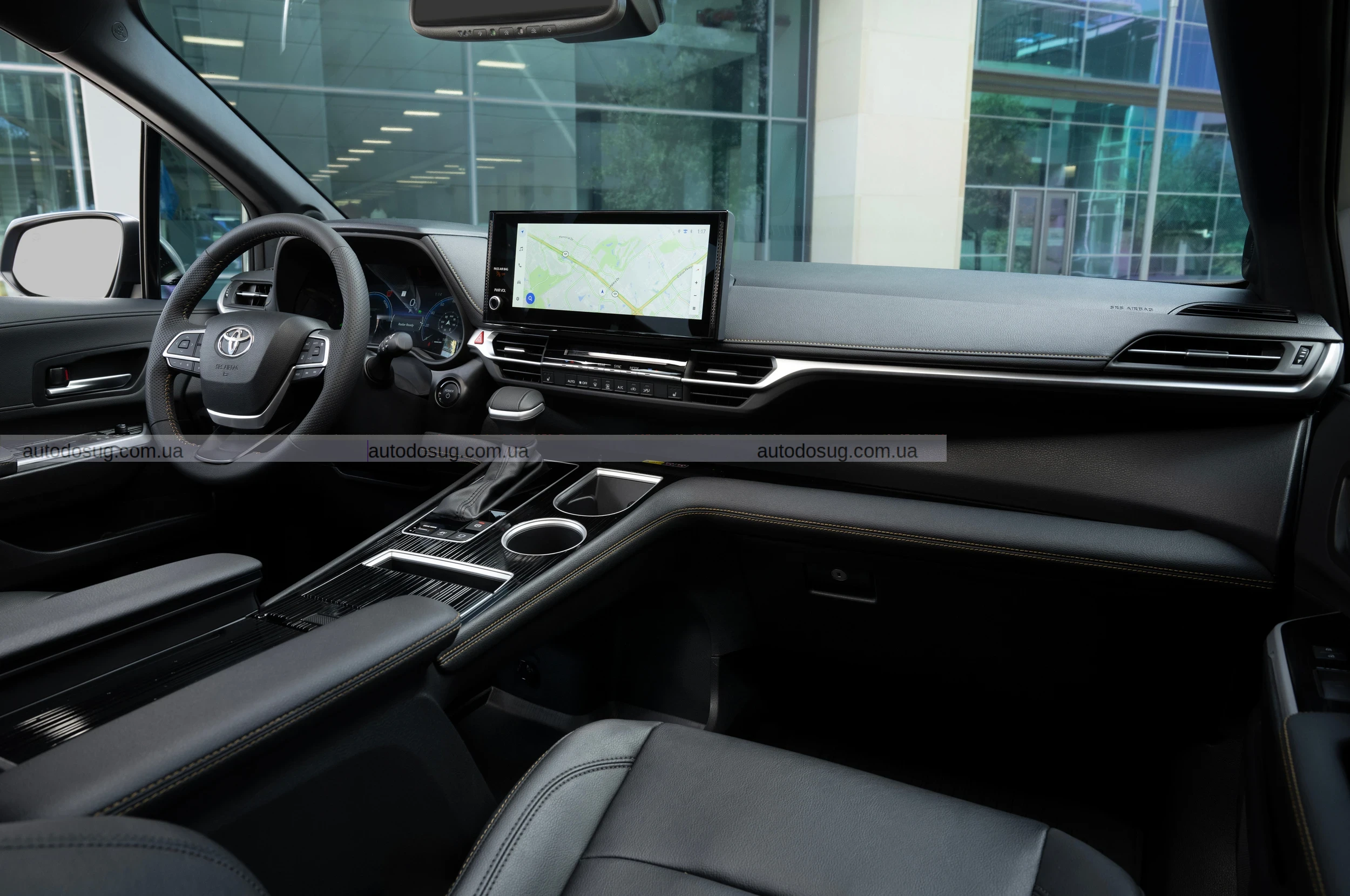 Гібридний мінівен Toyota стане вишуканішим та дорожчим у 2026 році