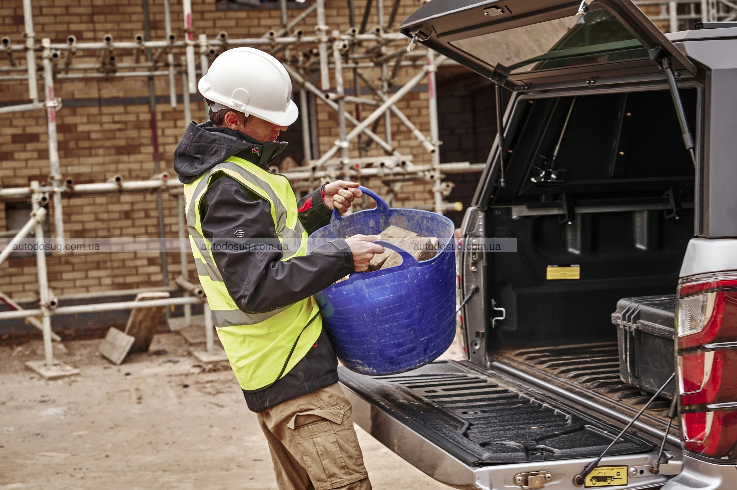 Isuzu D-Max Commercial пропонує розкіш для водія та робочу силу для бізнесу