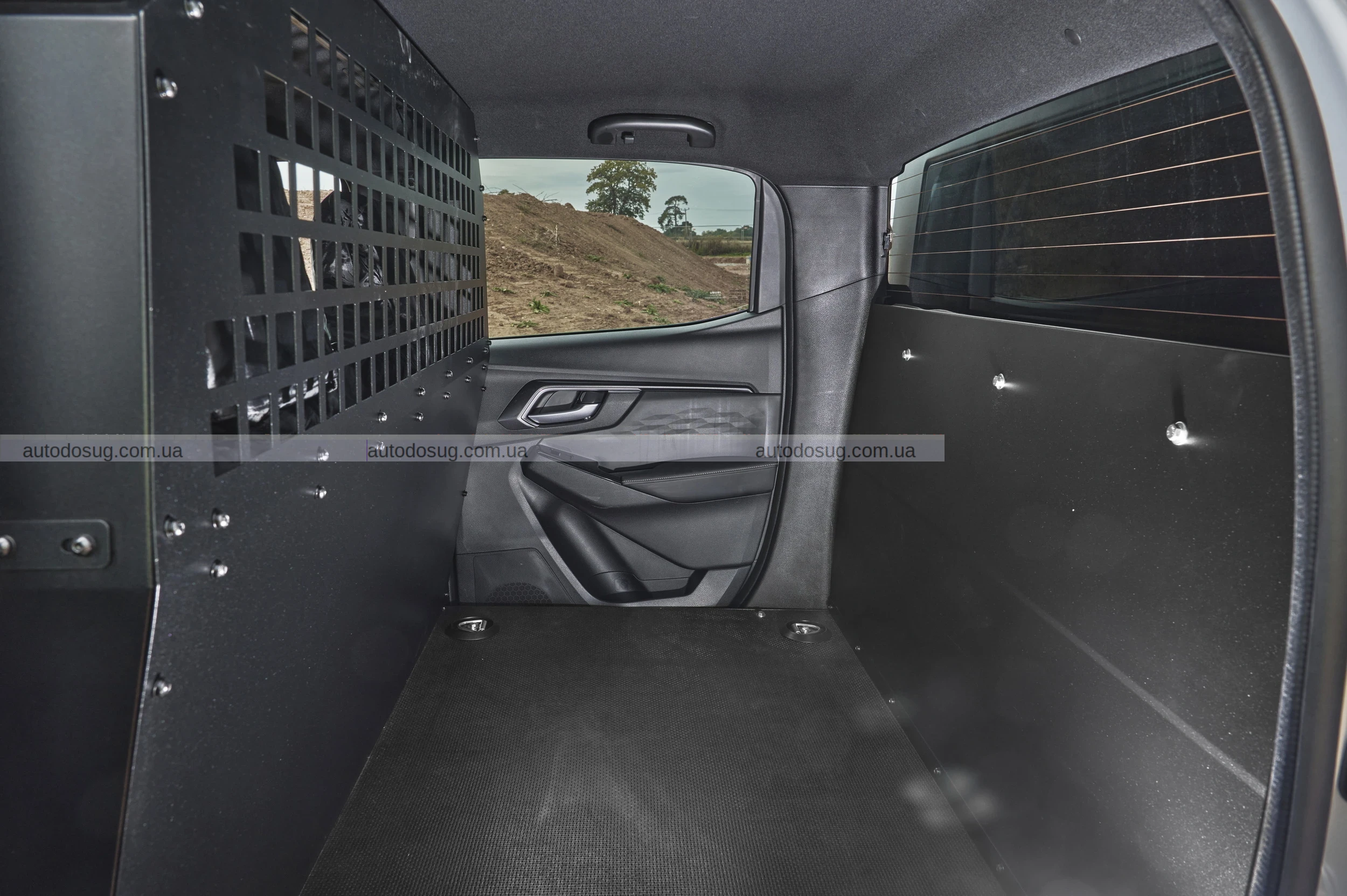 Isuzu D-Max Commercial пропонує розкіш для водія та робочу силу для бізнесу