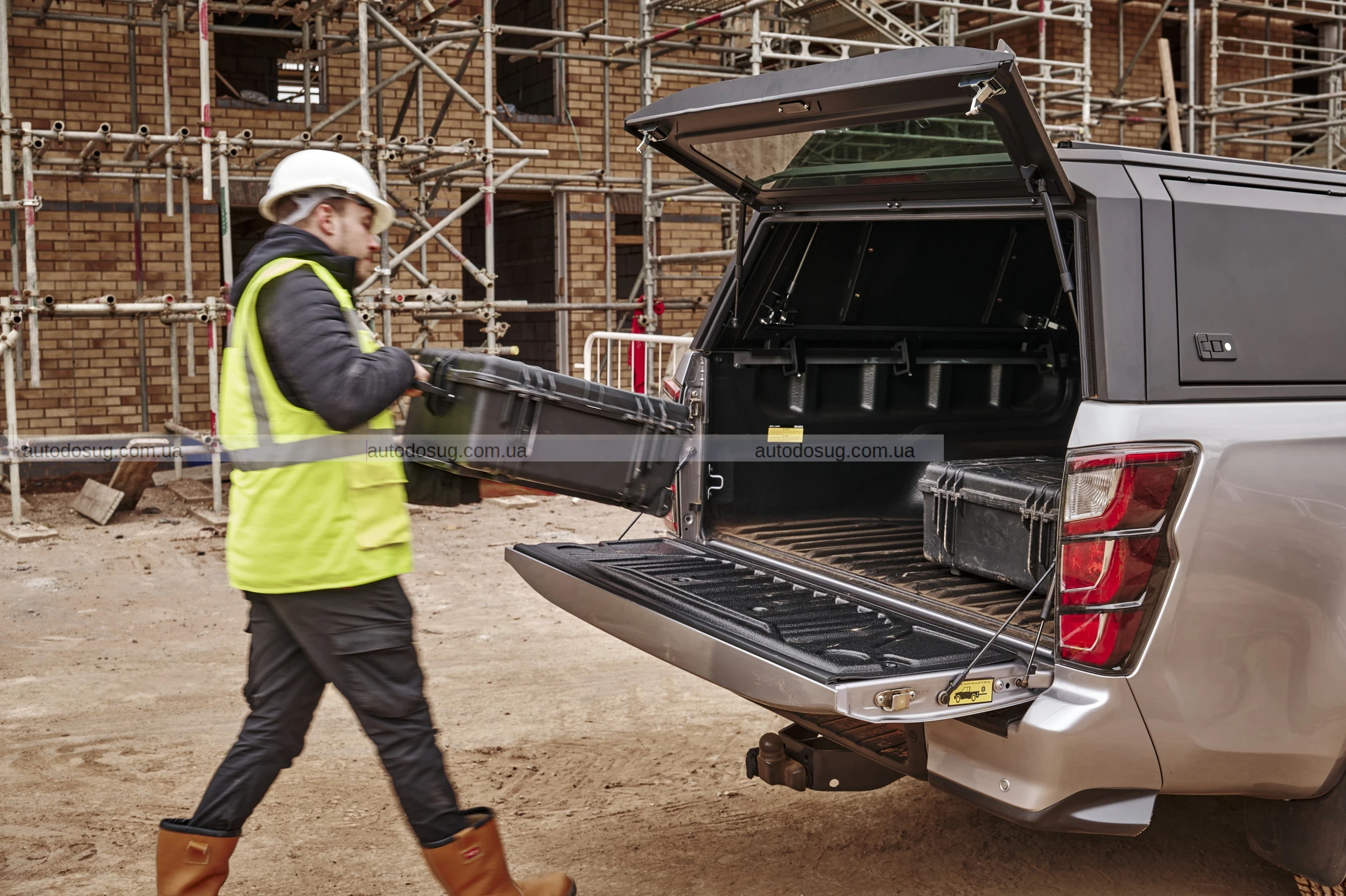 Isuzu D-Max Commercial пропонує розкіш для водія та робочу силу для бізнесу