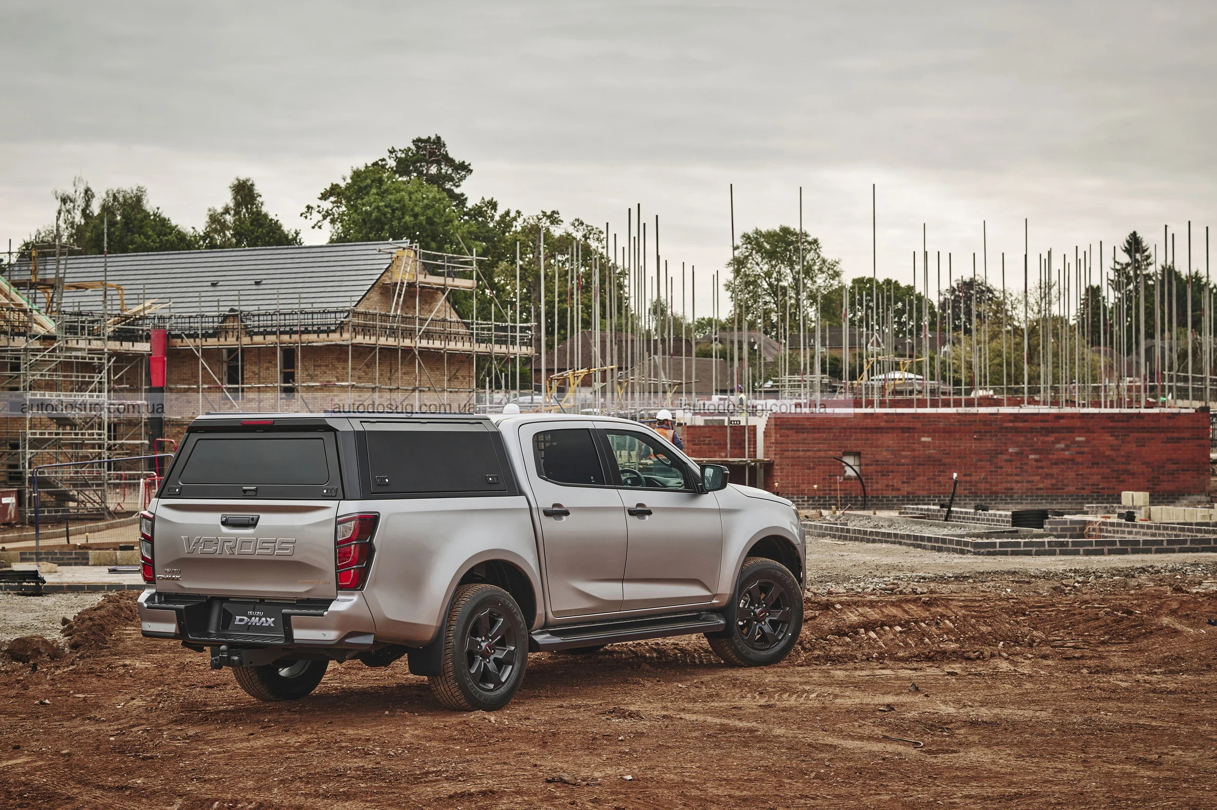 Isuzu D-Max Commercial пропонує розкіш для водія та робочу силу для бізнесу