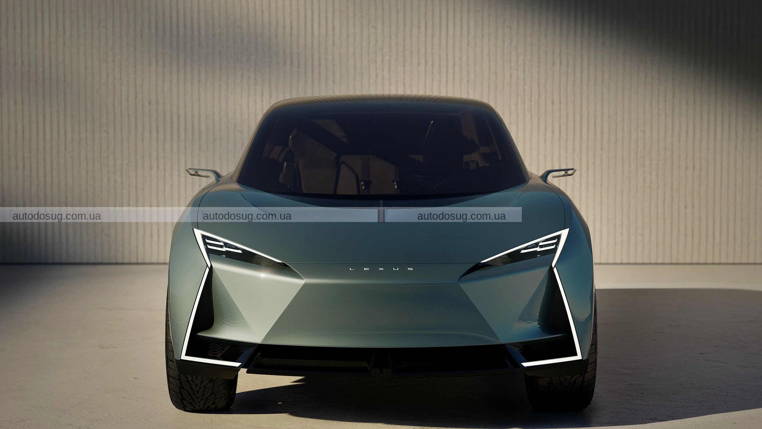 Lexus LS щойно перетворився на химерний шестиколісний фургон