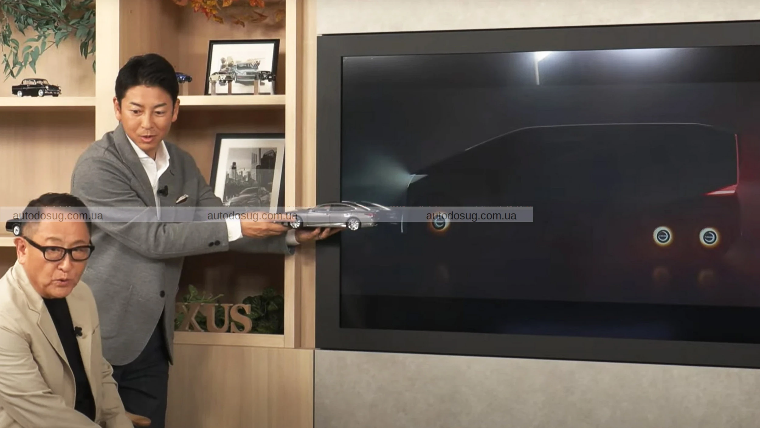 Lexus серйозно хоче замінити LS цим шестиколісним мінівеном