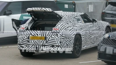 Майбутній GT Jaguar не має заднього вікна та дуже вузький отвір багажника