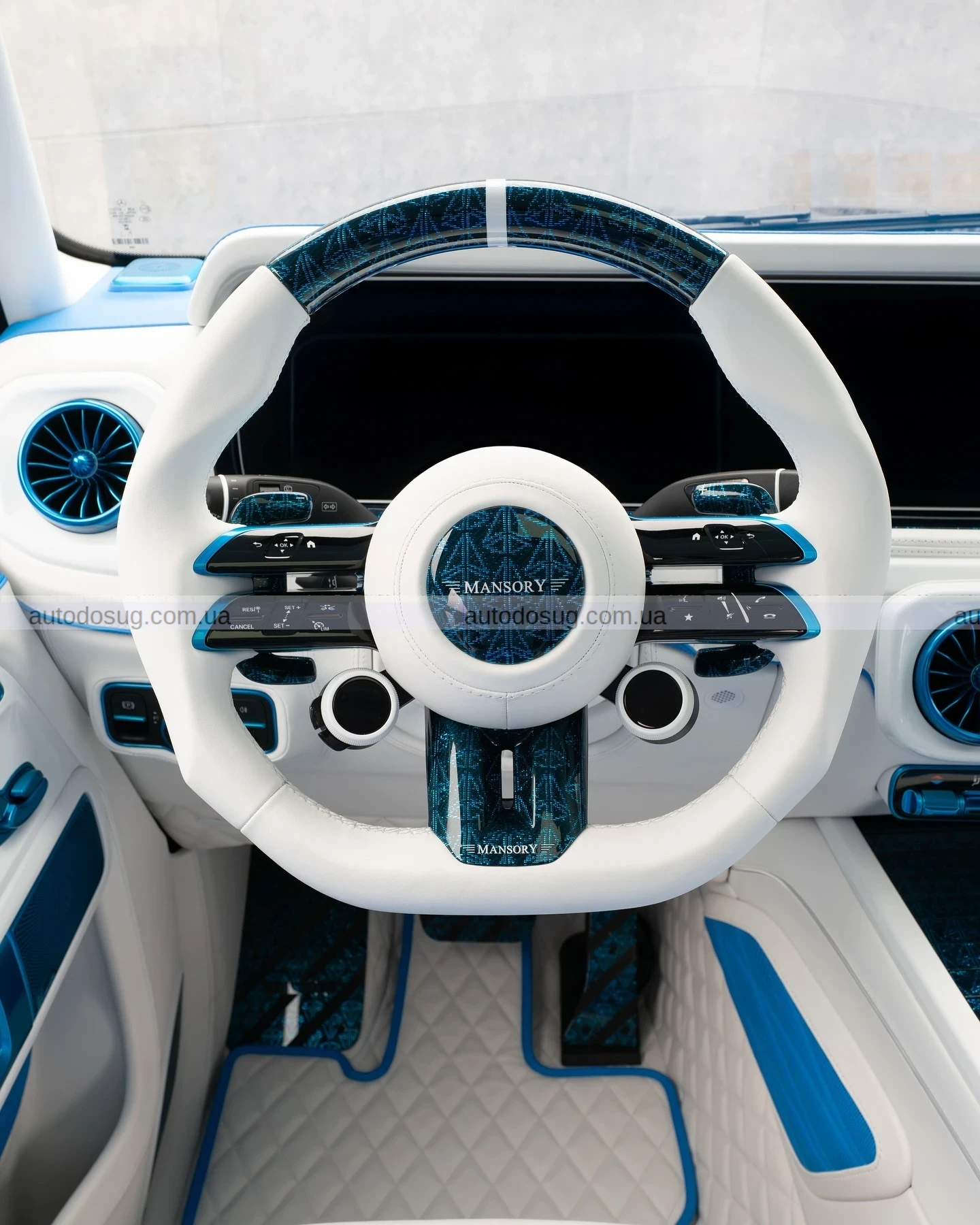 Mansory Grande Entrée - Mercedes G63 з дверима-самогубцями, 820 к.с. та вуглецевим божевіллям