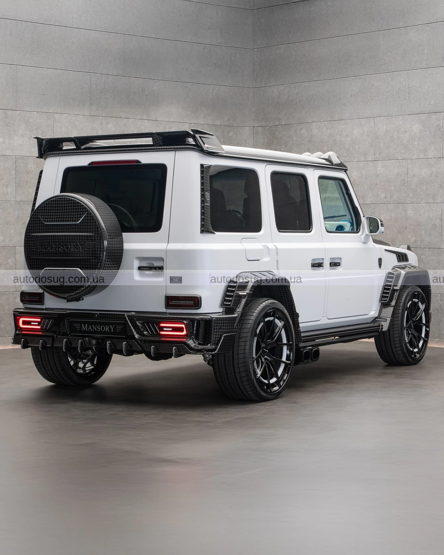 Mansory Grande Entrée - Mercedes G63 з дверима-самогубцями, 820 к.с. та вуглецевим божевіллям