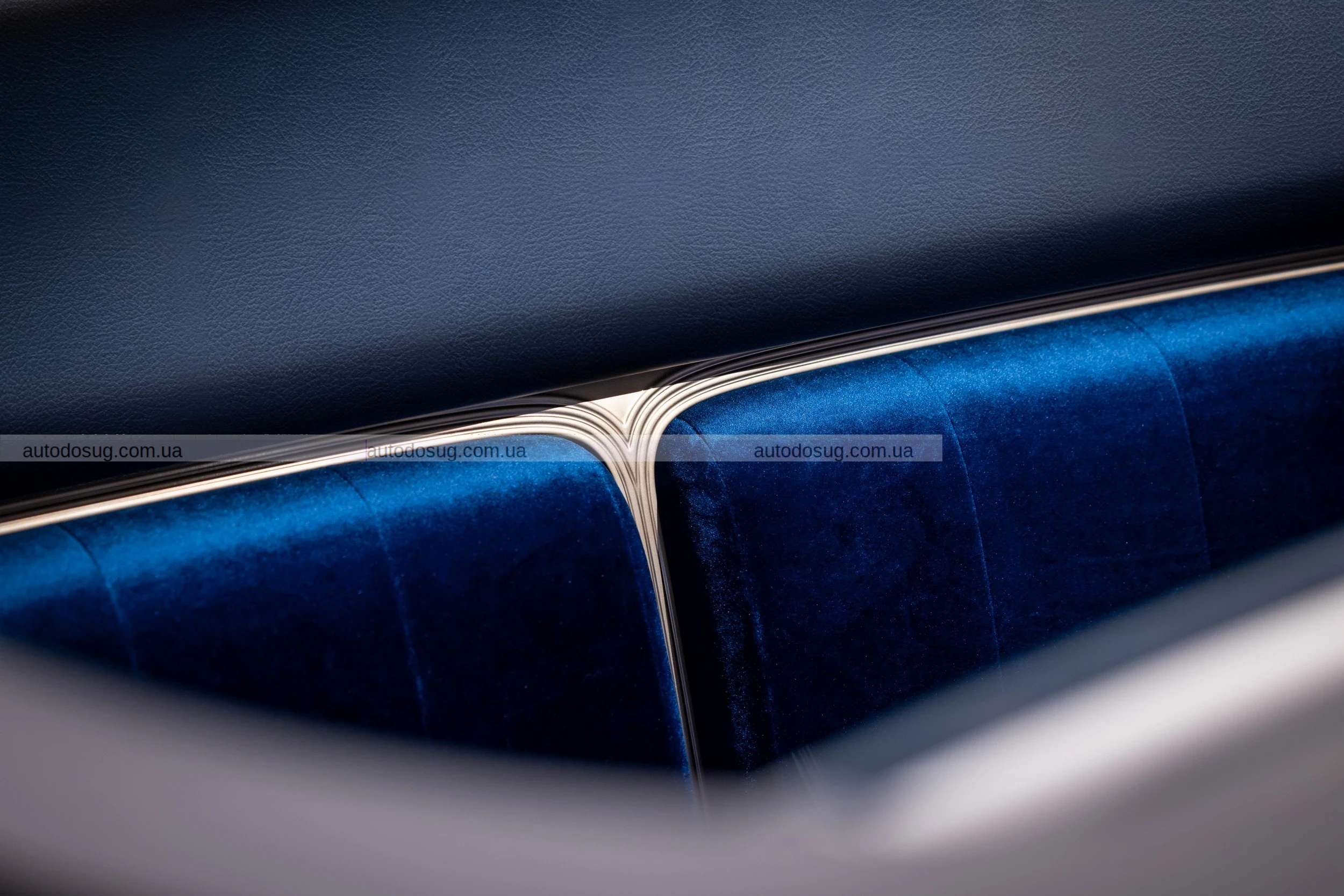 Mercedes Vision Iconic має ретро-дизайн та гігантську решітку