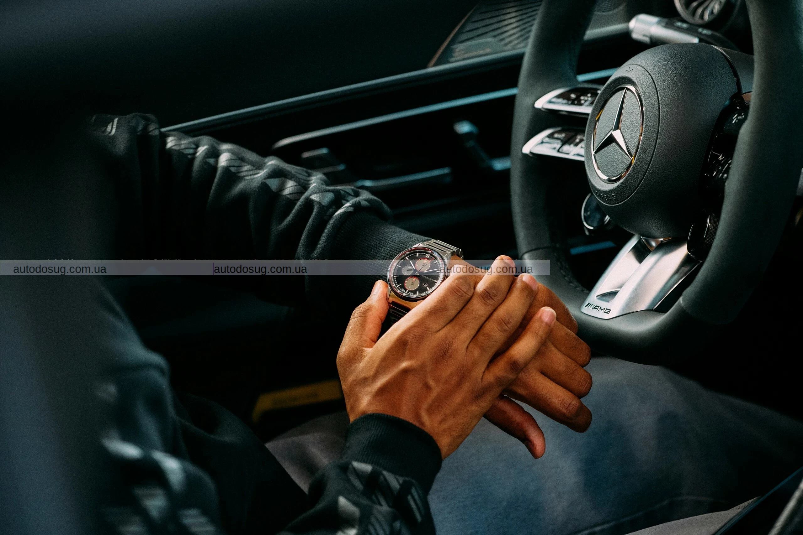 Найновіші моделі Mercedes-AMG сидять на вашому зап'ясті