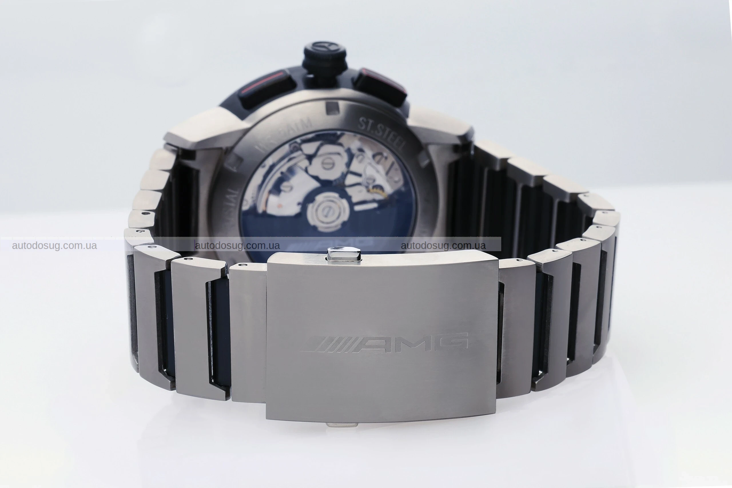 Найновіші моделі Mercedes-AMG сидять на вашому зап'ясті