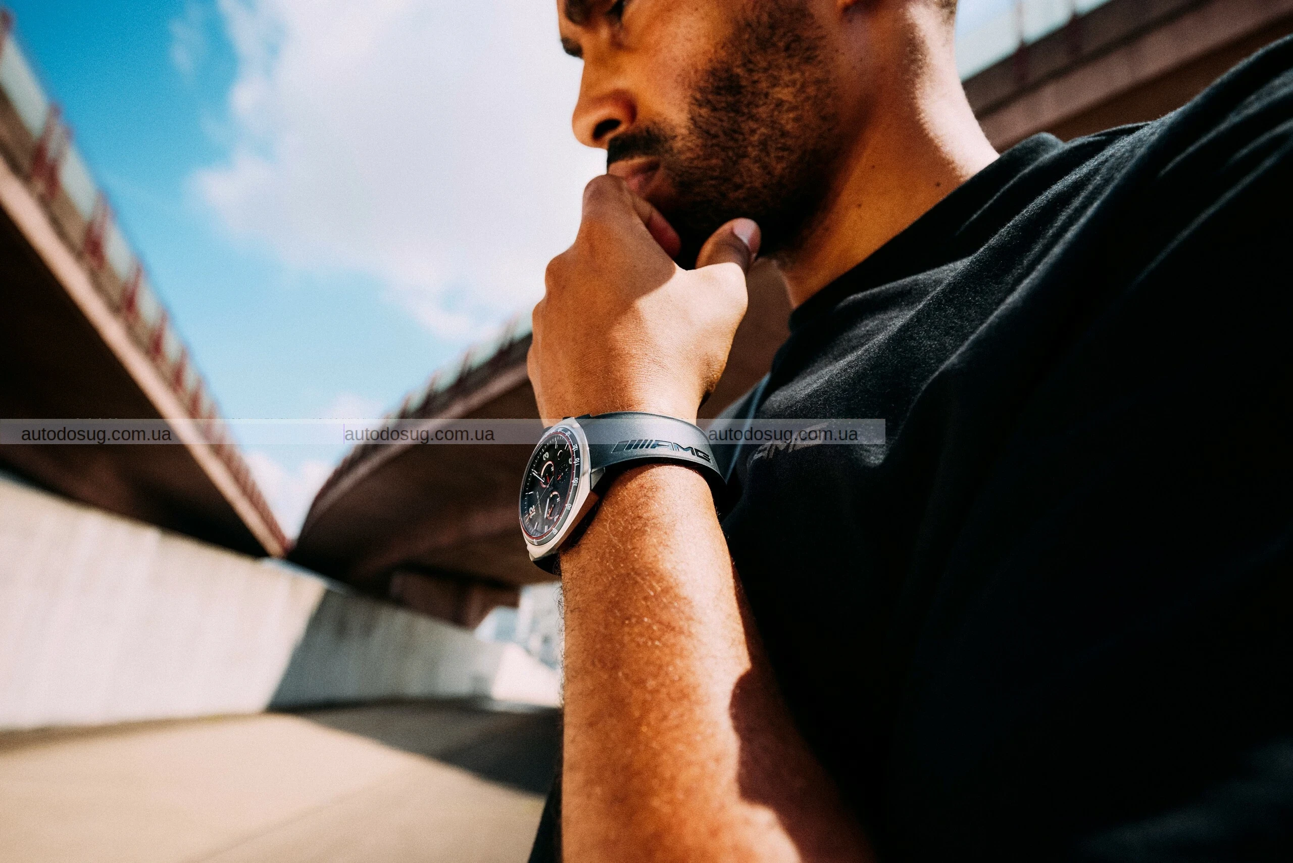 Найновіші моделі Mercedes-AMG сидять на вашому зап'ясті