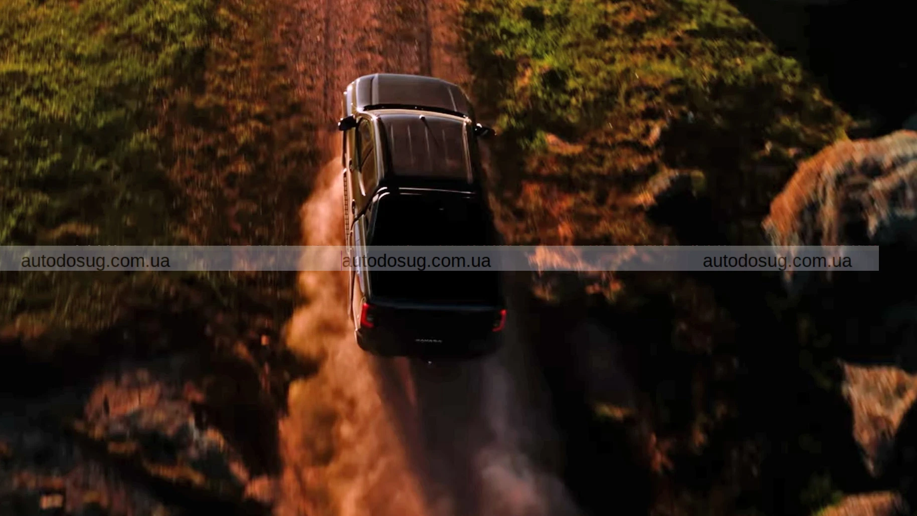 Новий Nissan Navara дебютує на платформі Mitsubishi Triton.