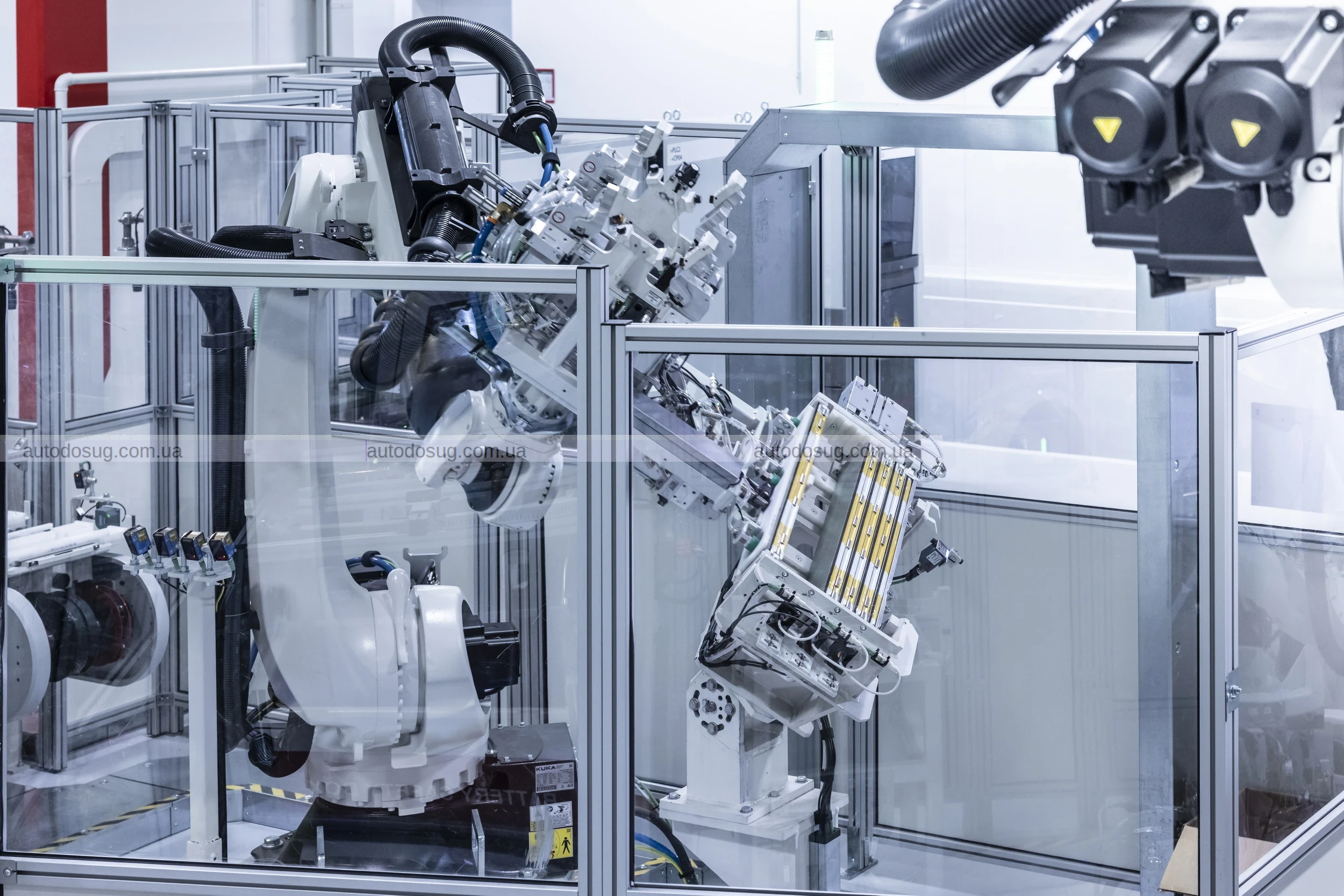 Перший електричний Ferrari Elettrica пропонує 1000 к.с., унікальний звук та революційну динаміку