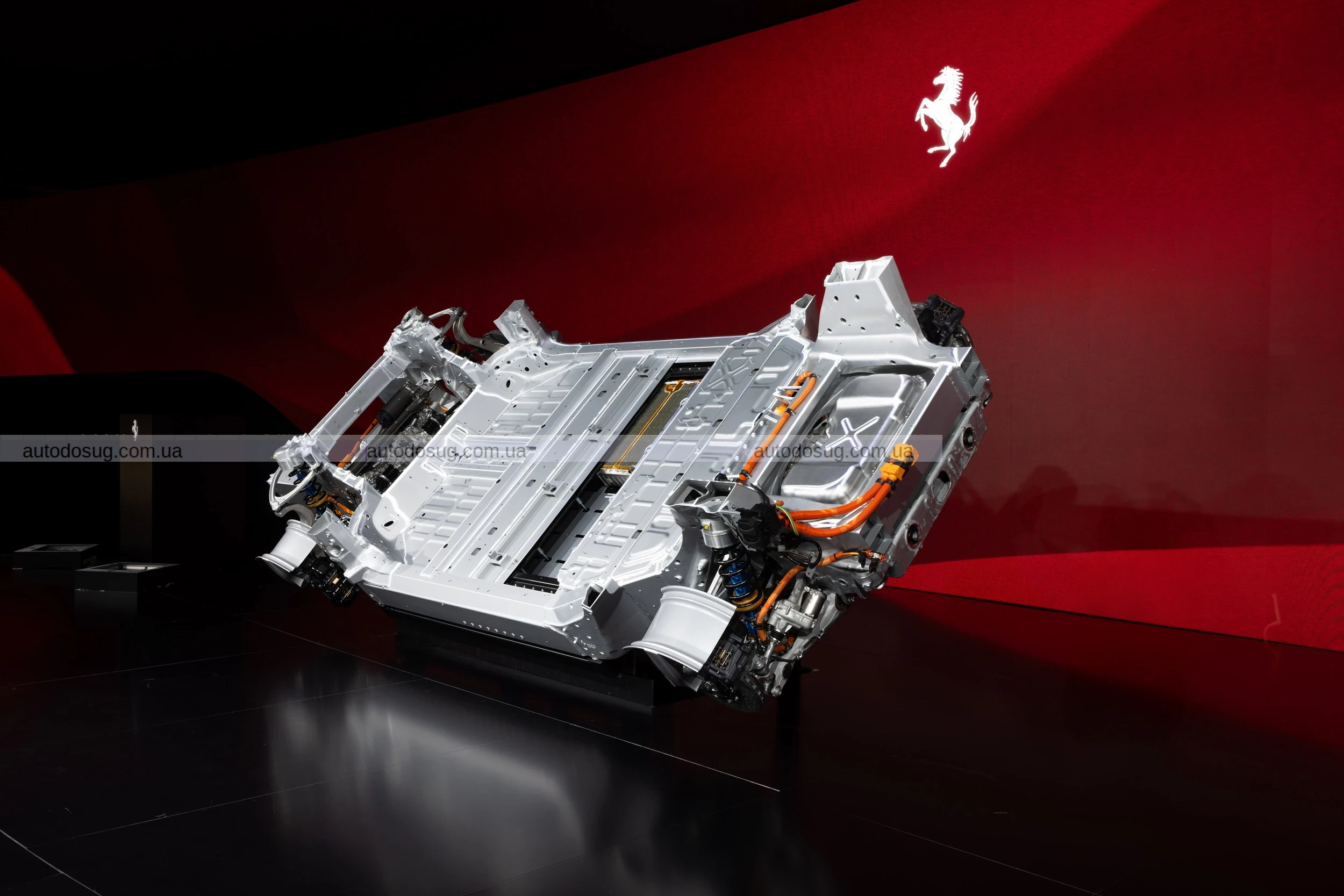 Перший електричний Ferrari Elettrica пропонує 1000 к.с., унікальний звук та революційну динаміку