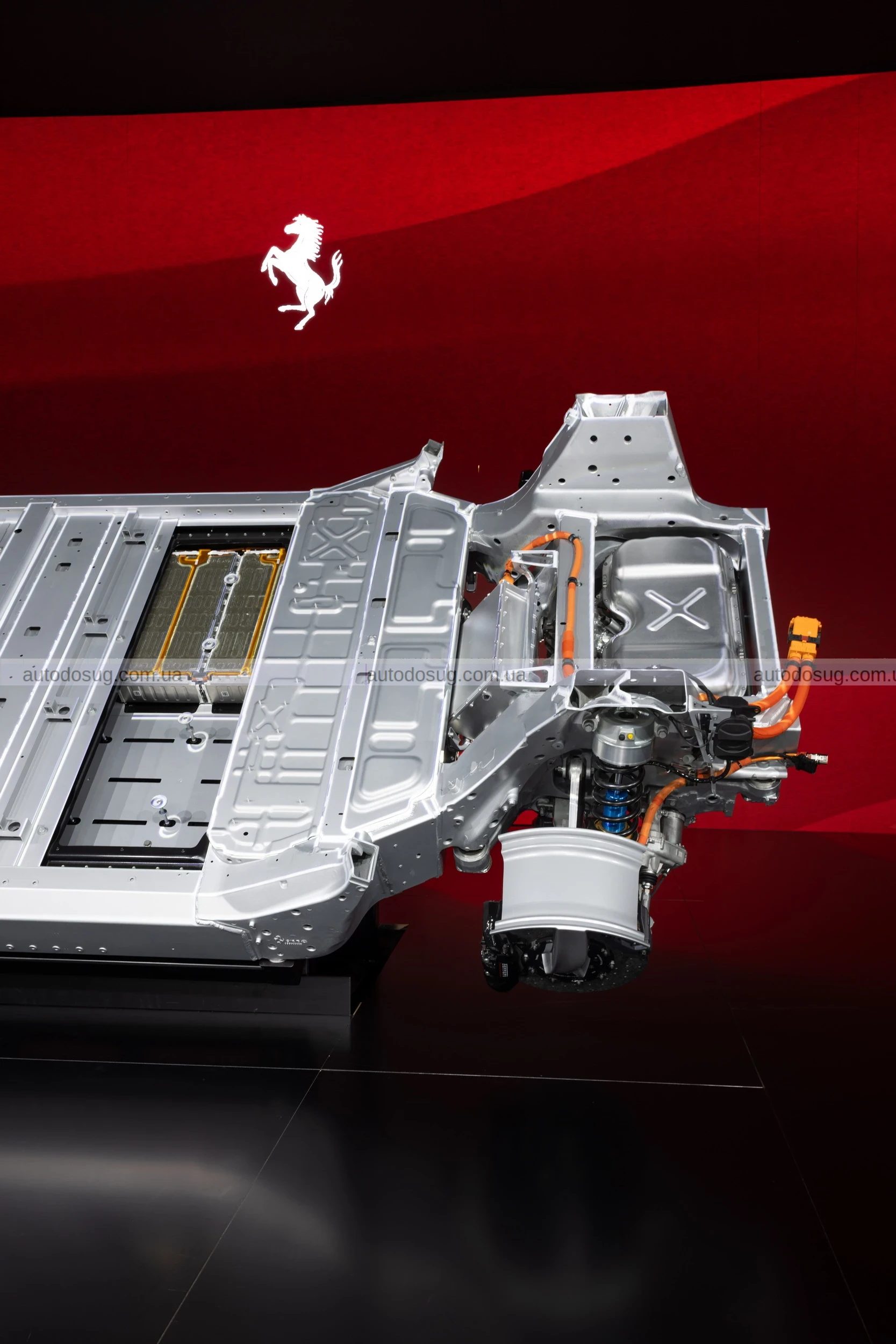 Перший електричний Ferrari Elettrica пропонує 1000 к.с., унікальний звук та революційну динаміку