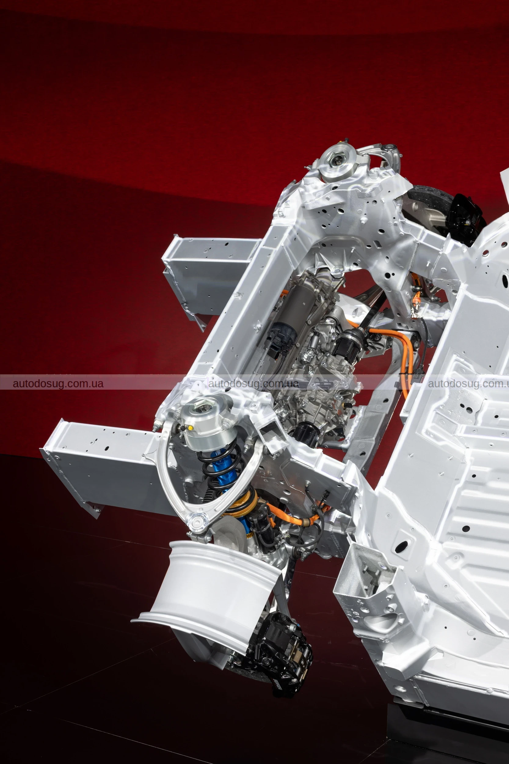 Перший електричний Ferrari Elettrica пропонує 1000 к.с., унікальний звук та революційну динаміку