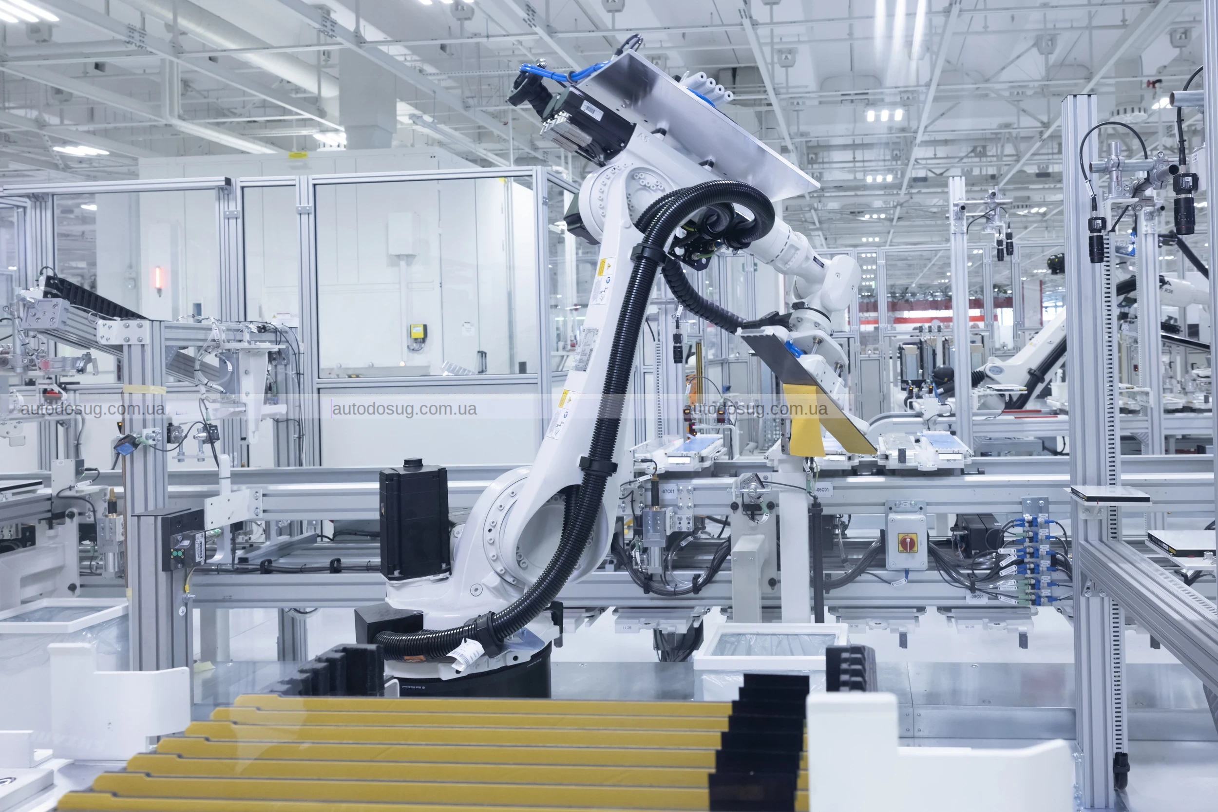 Перший електричний Ferrari Elettrica пропонує 1000 к.с., унікальний звук та революційну динаміку