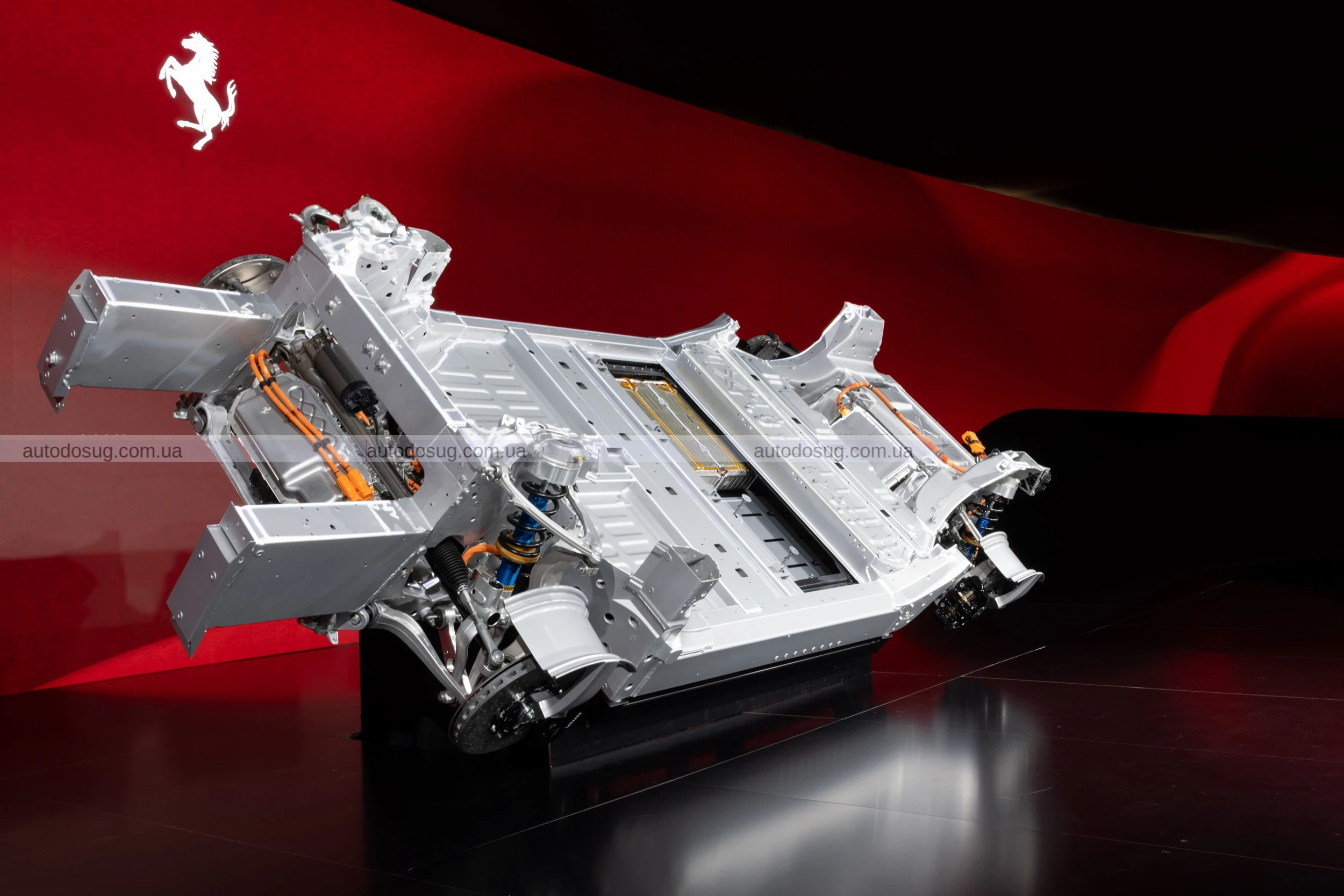 Перший електричний Ferrari Elettrica пропонує 1000 к.с., унікальний звук та революційну динаміку