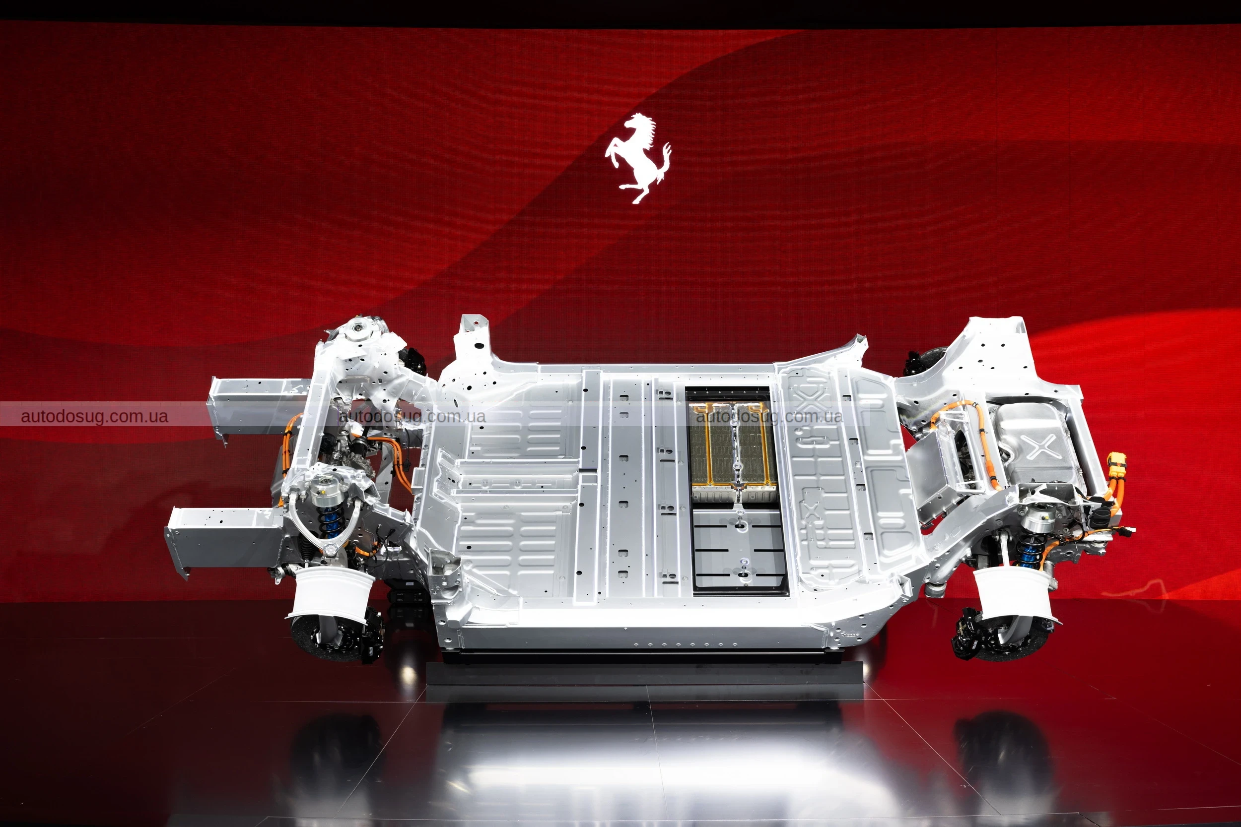 Перший електричний Ferrari Elettrica пропонує 1000 к.с., унікальний звук та революційну динаміку