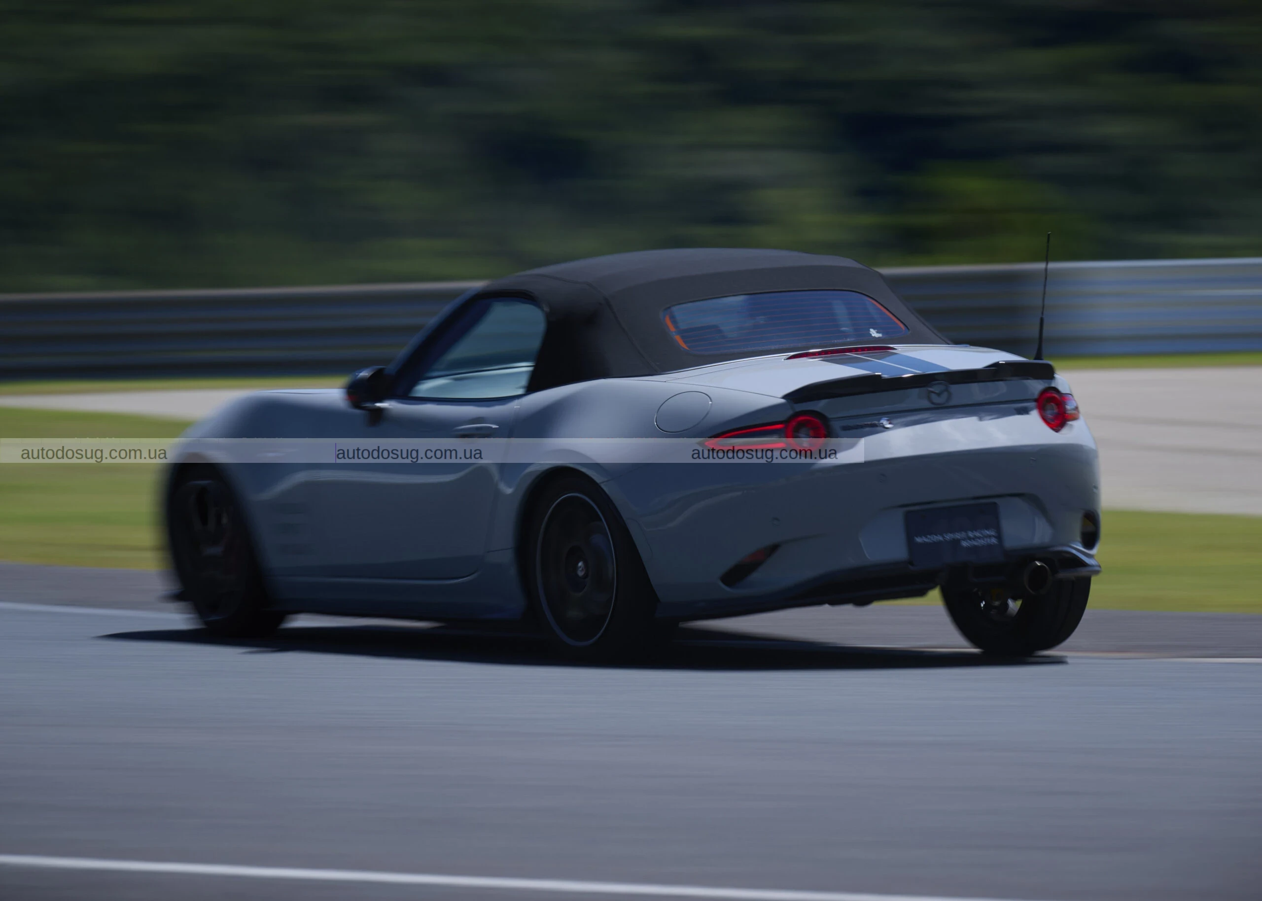 Понад 9 500 людей хотіли придбати цю особливу Mazda MX-5 Spirit Racing Roadster 12R