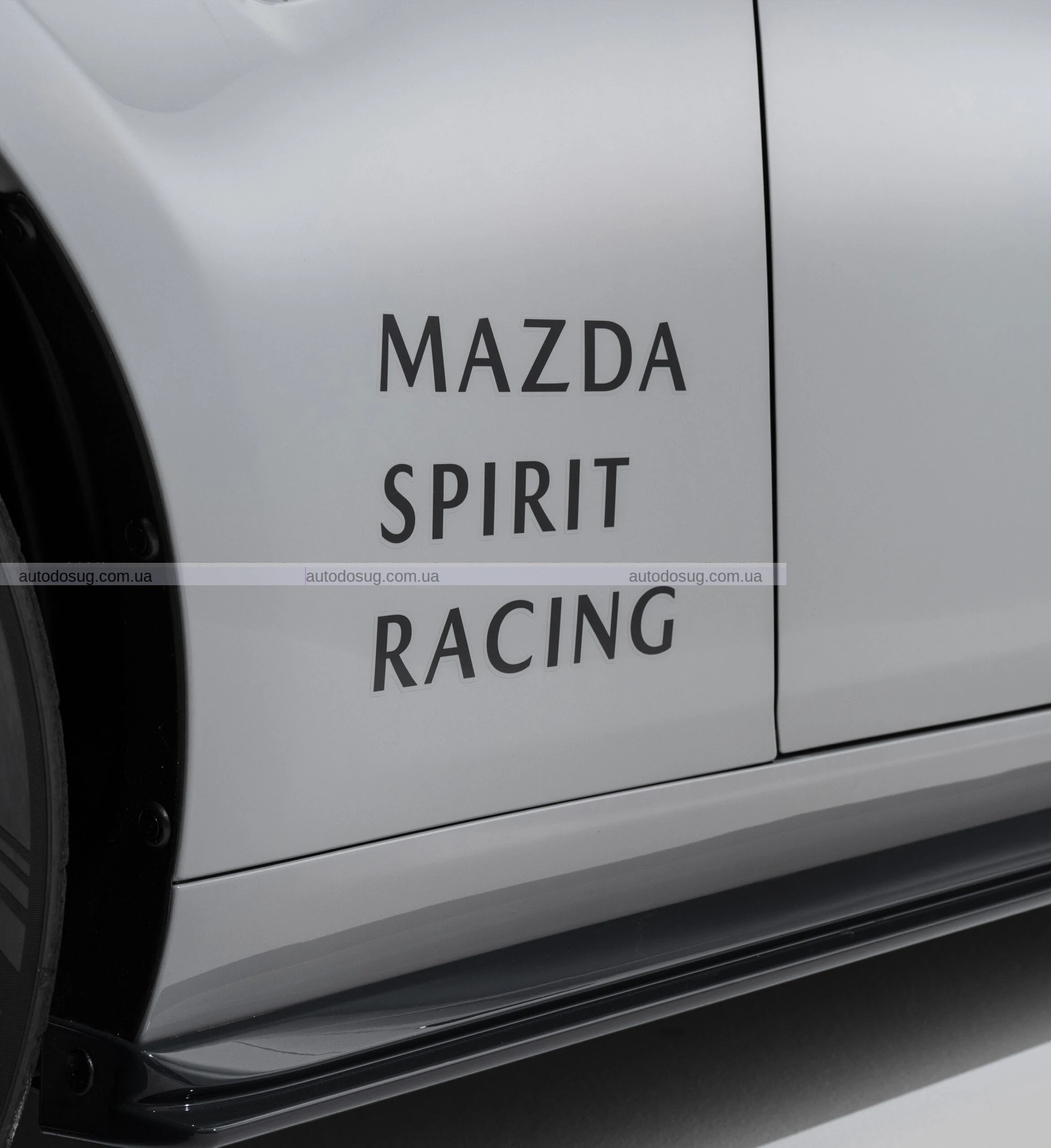 Понад 9 500 людей хотіли придбати цю особливу Mazda MX-5 Spirit Racing Roadster 12R