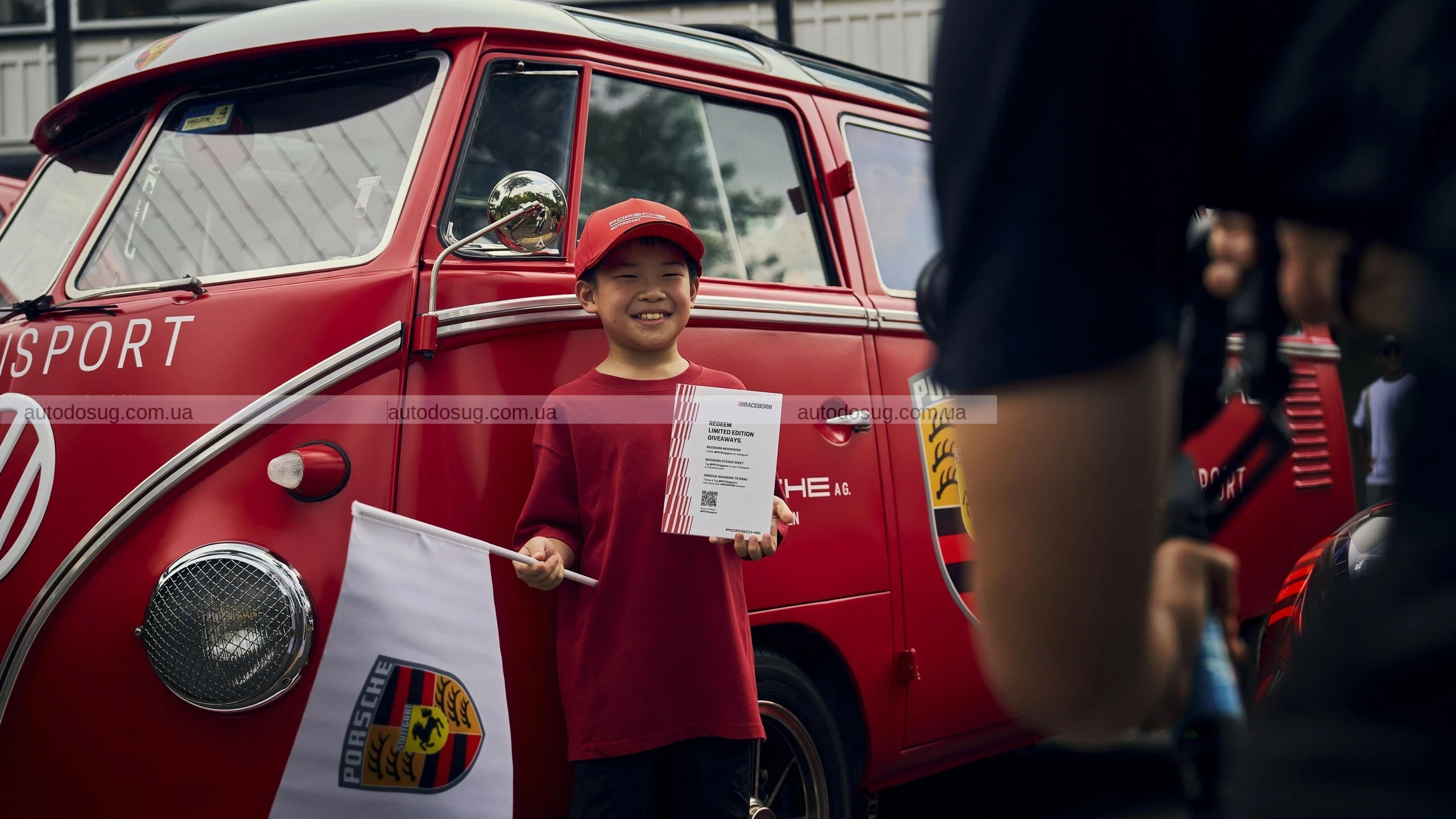 Porsche будує революційний Experience Center у Сінгапурі: траса всередині будівлі та дрифт-арена для шанувальників швидкості