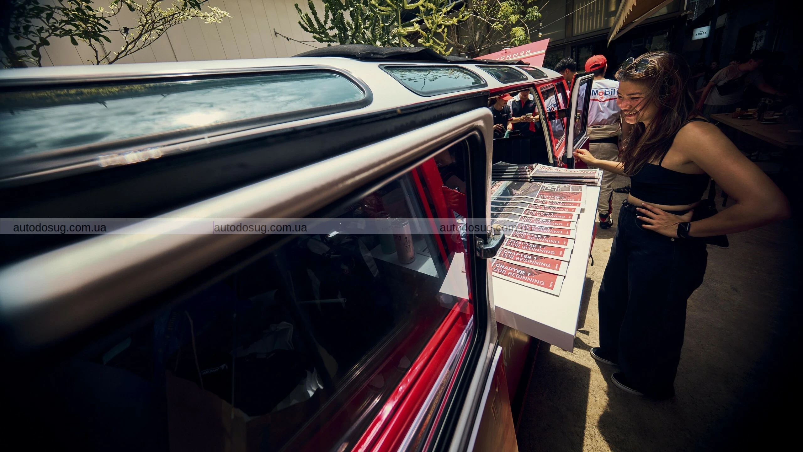 Porsche будує революційний Experience Center у Сінгапурі: траса всередині будівлі та дрифт-арена для шанувальників швидкості